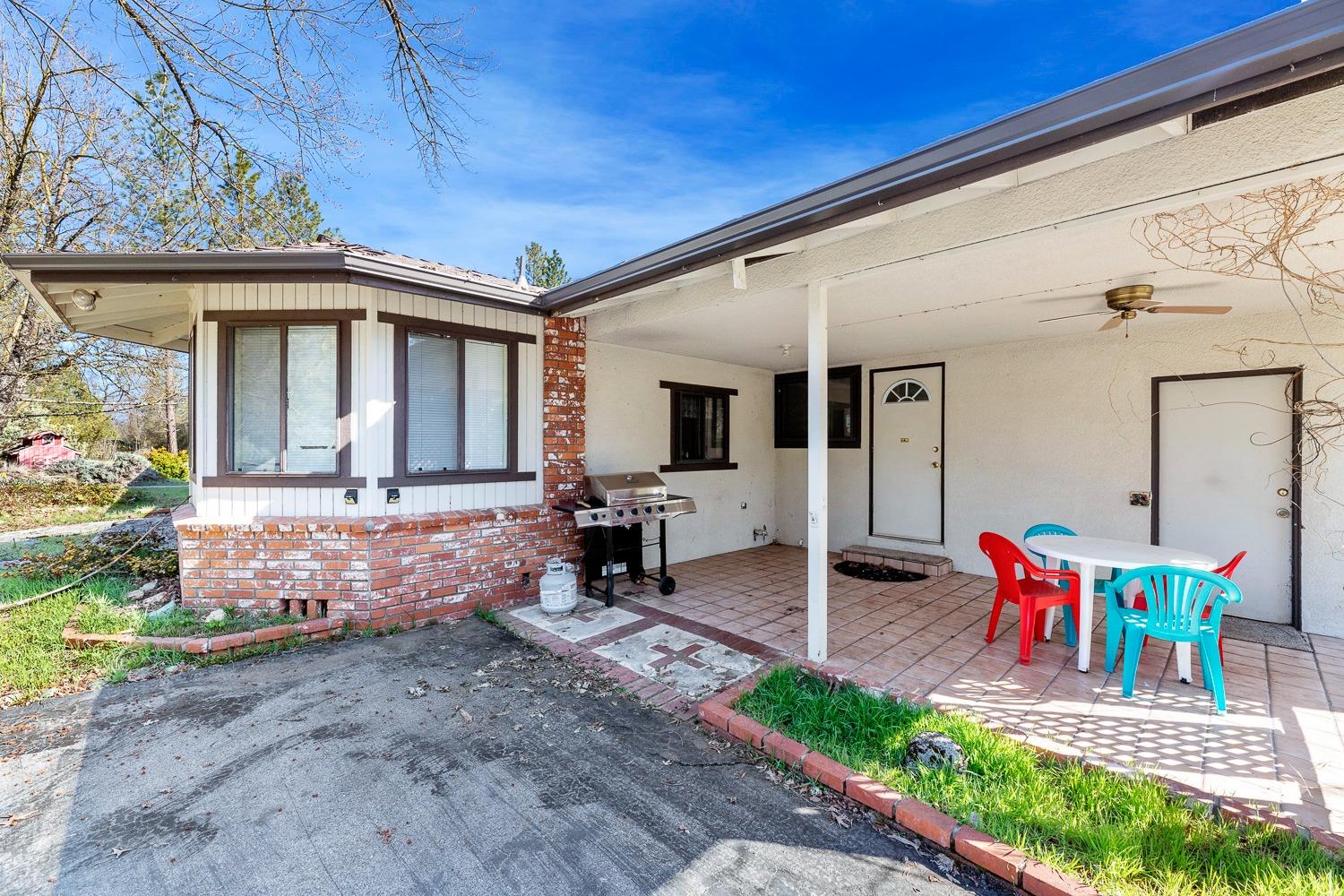 45281 N Oakview Drive