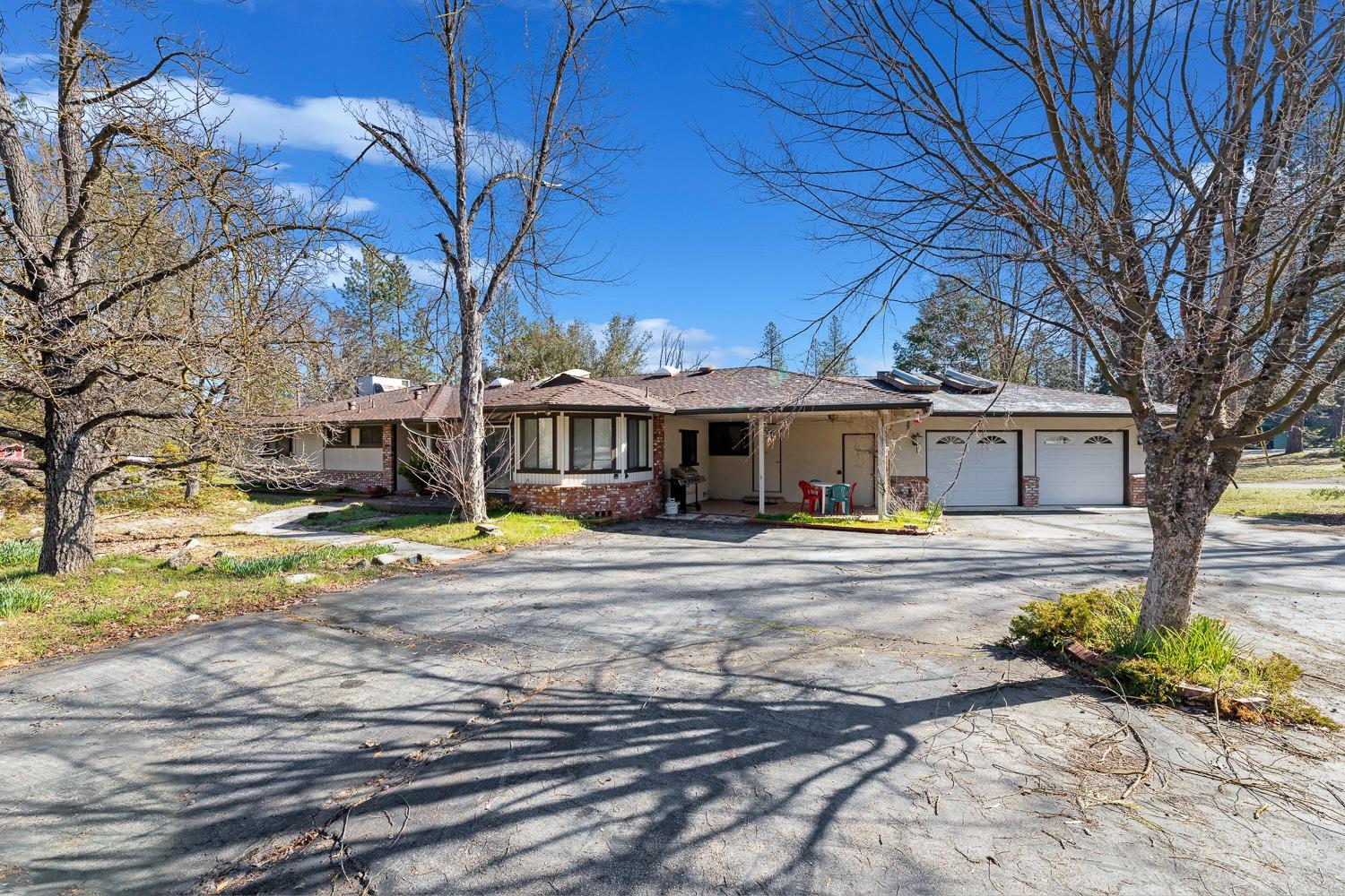 45281 N Oakview Drive