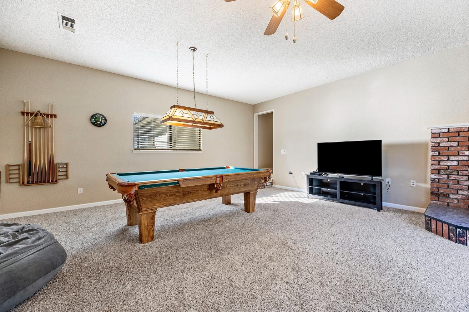45281 N Oakview Drive