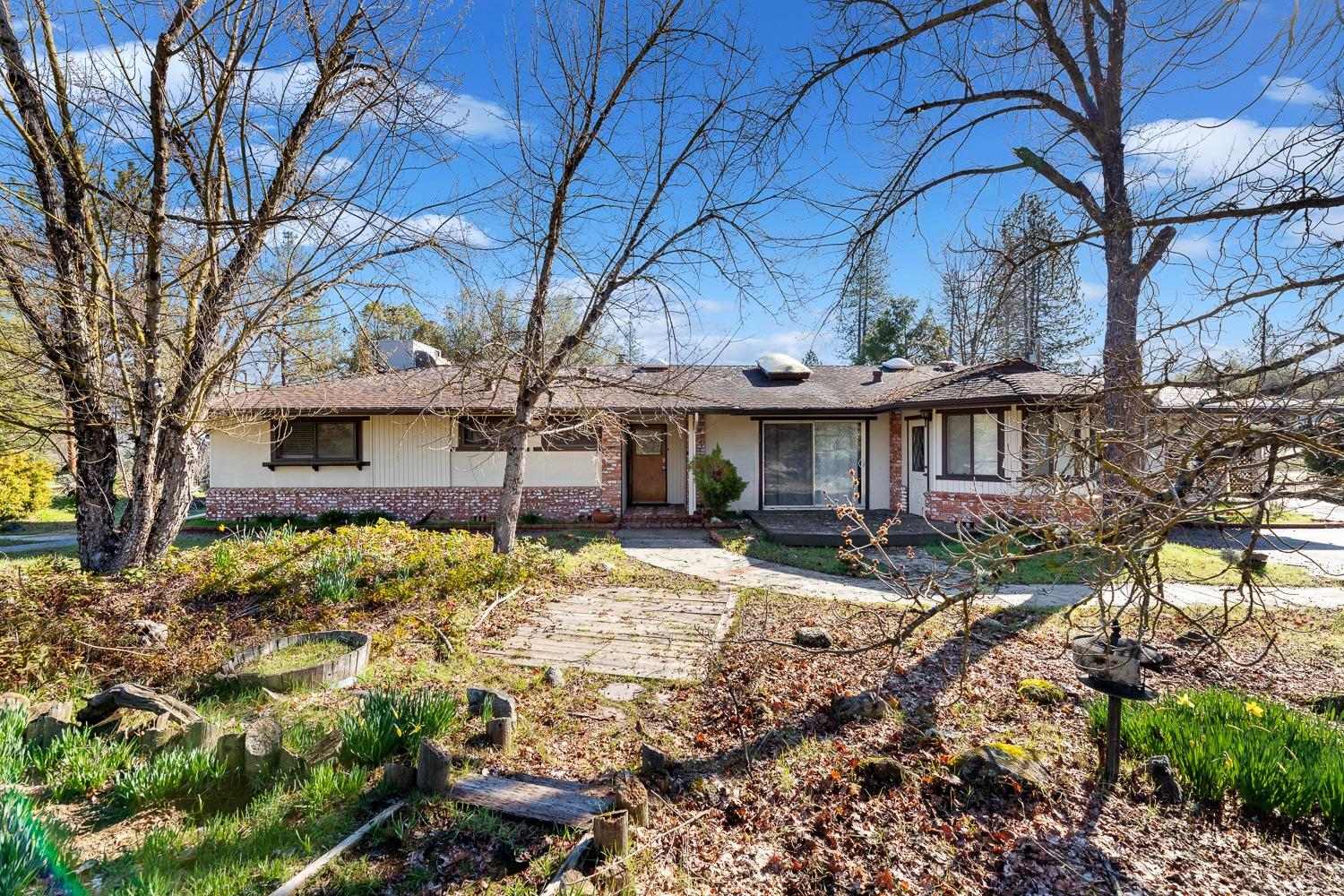 45281 N Oakview Drive