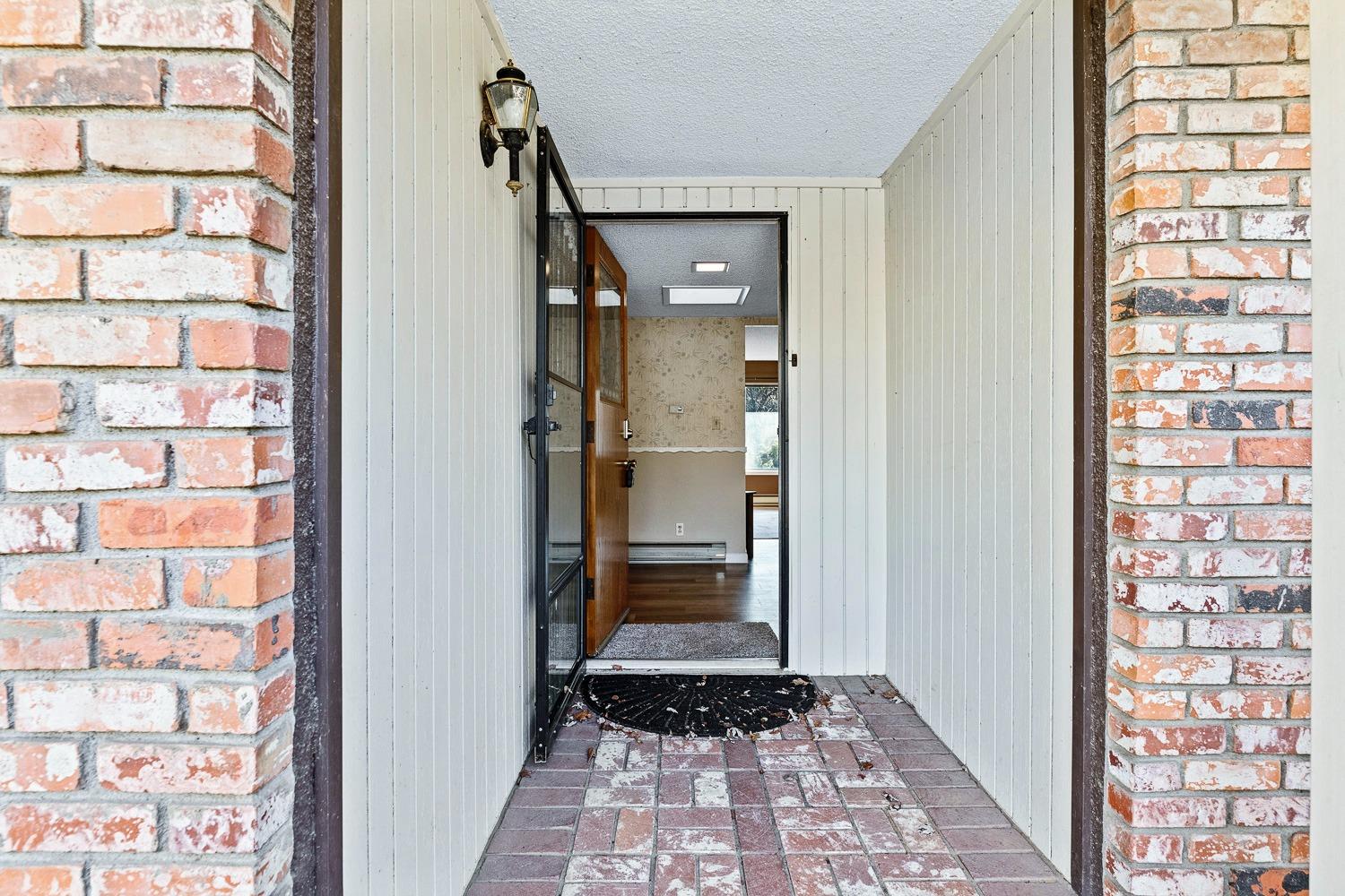 45281 N Oakview Drive