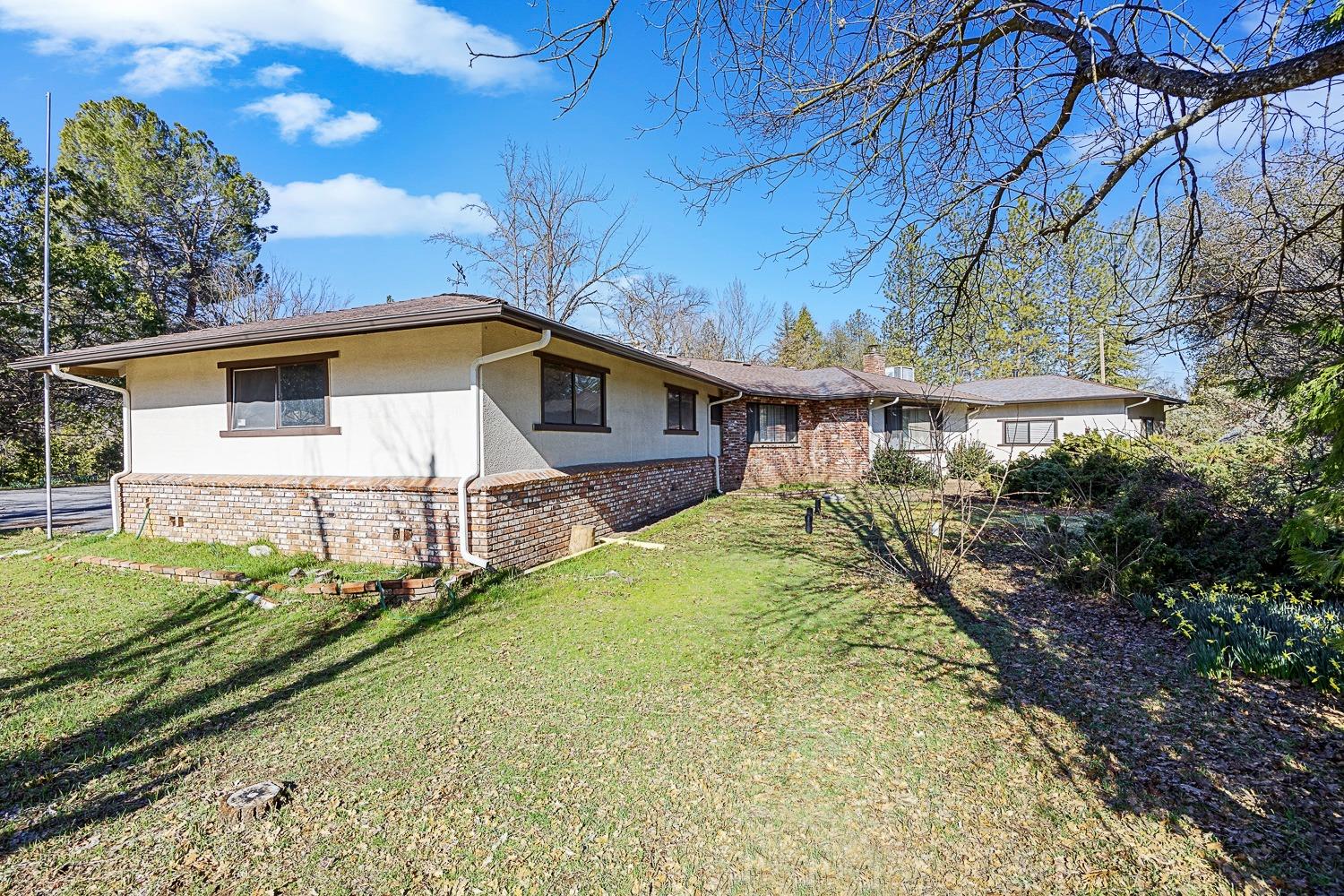 45281 N Oakview Drive