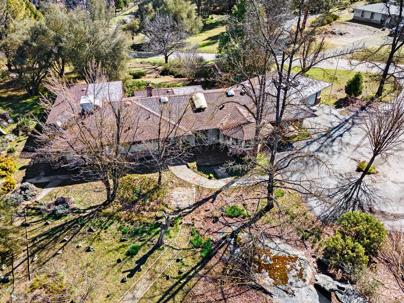 45281 N Oakview Drive