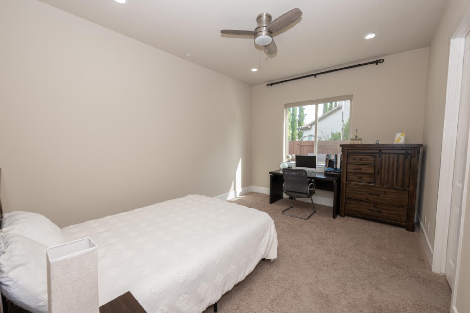 3205 Lexington Avenue