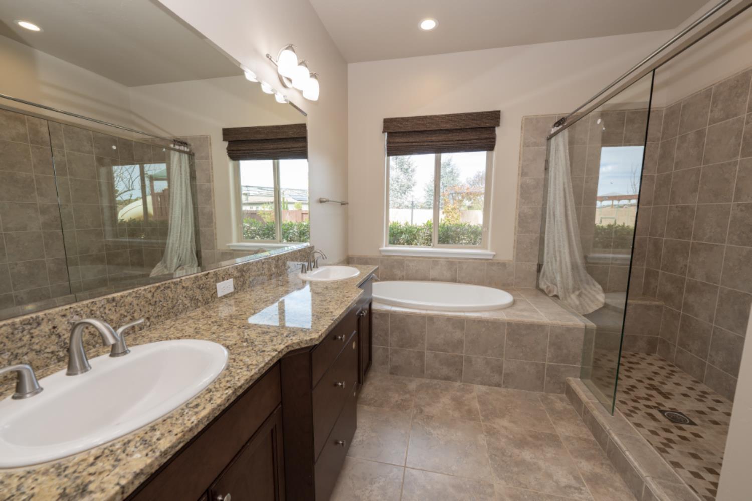 3205 Lexington Avenue