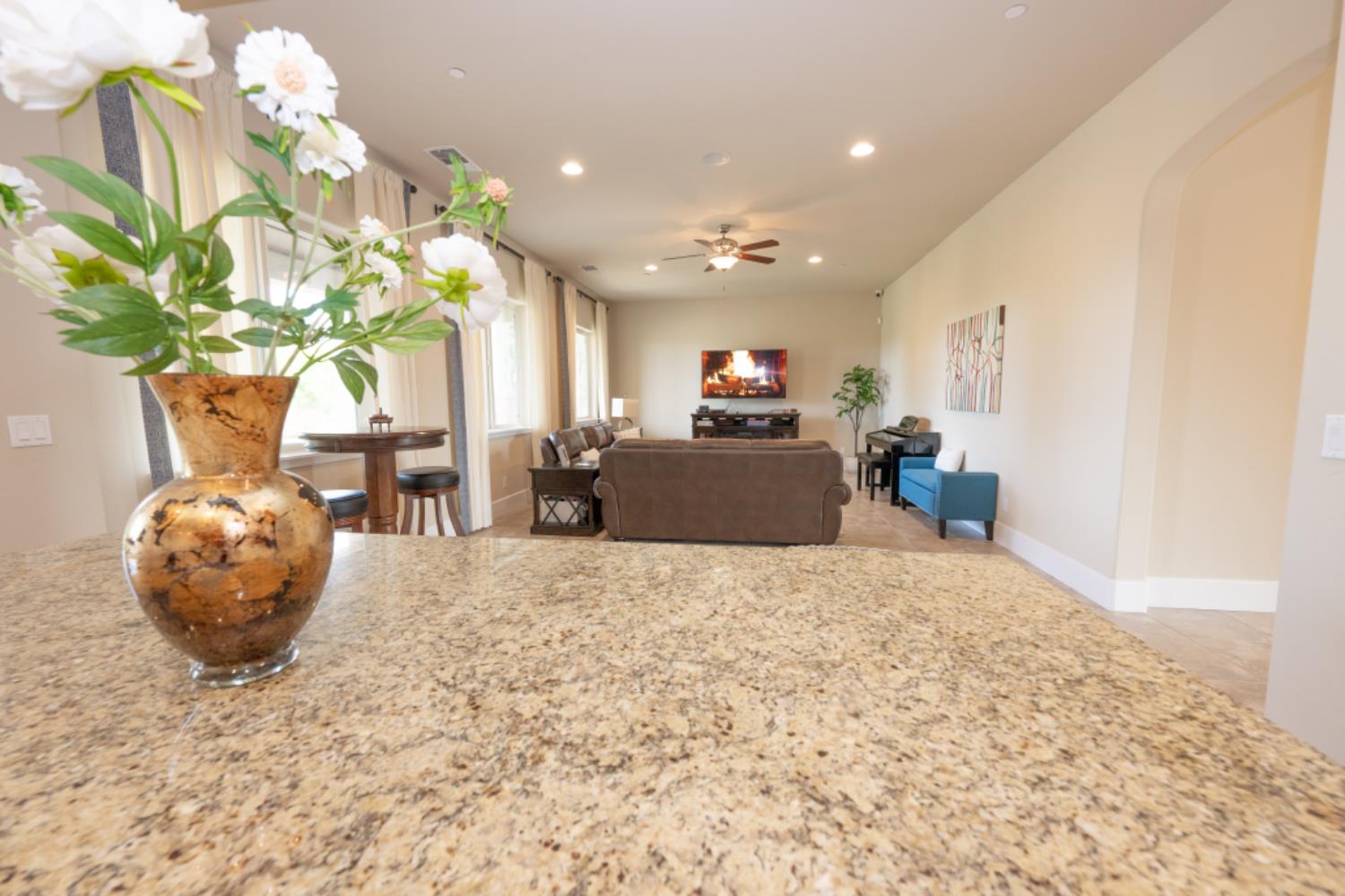 3205 Lexington Avenue