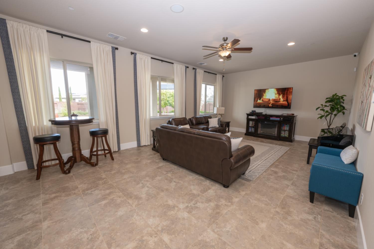 3205 Lexington Avenue