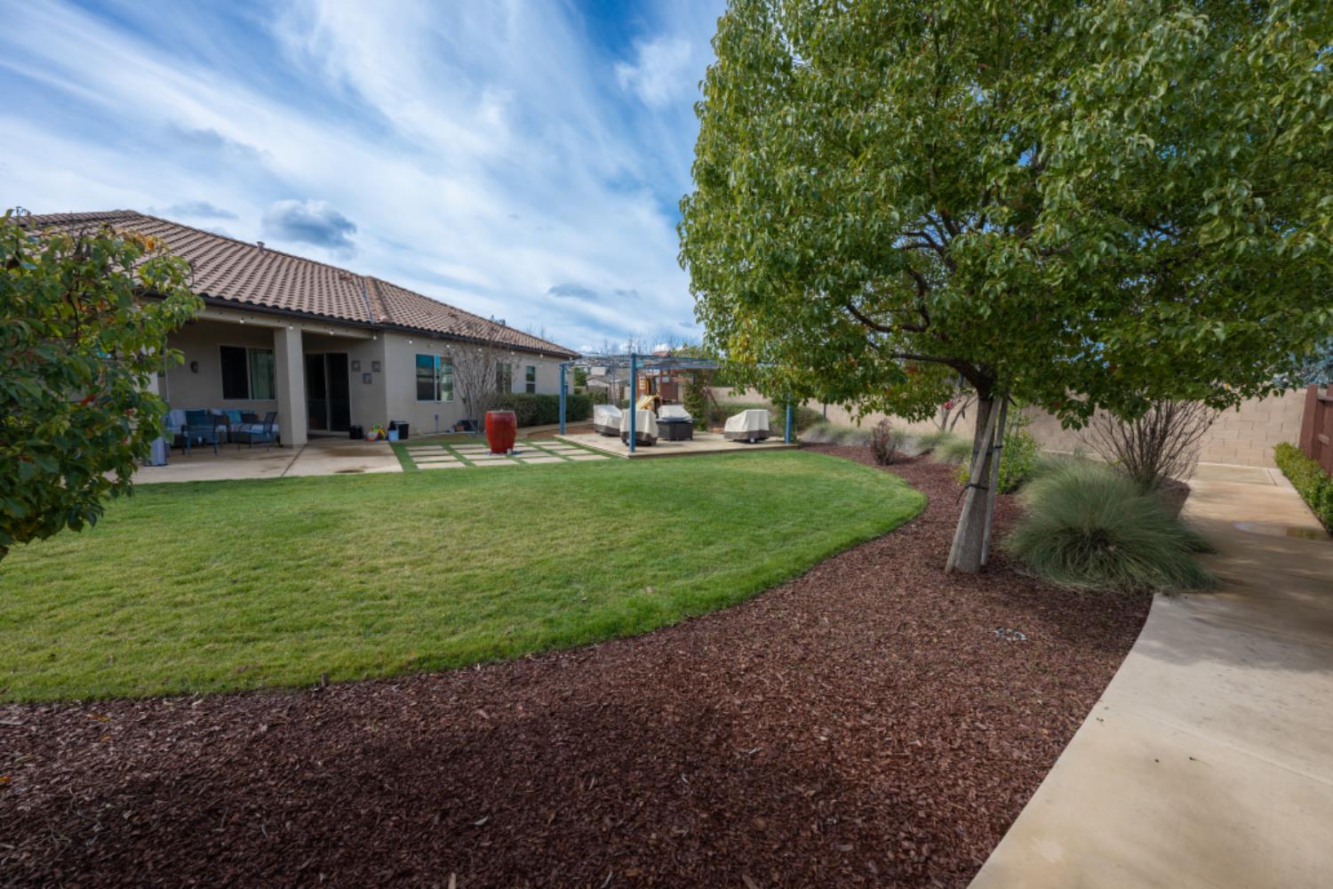 3205 Lexington Avenue