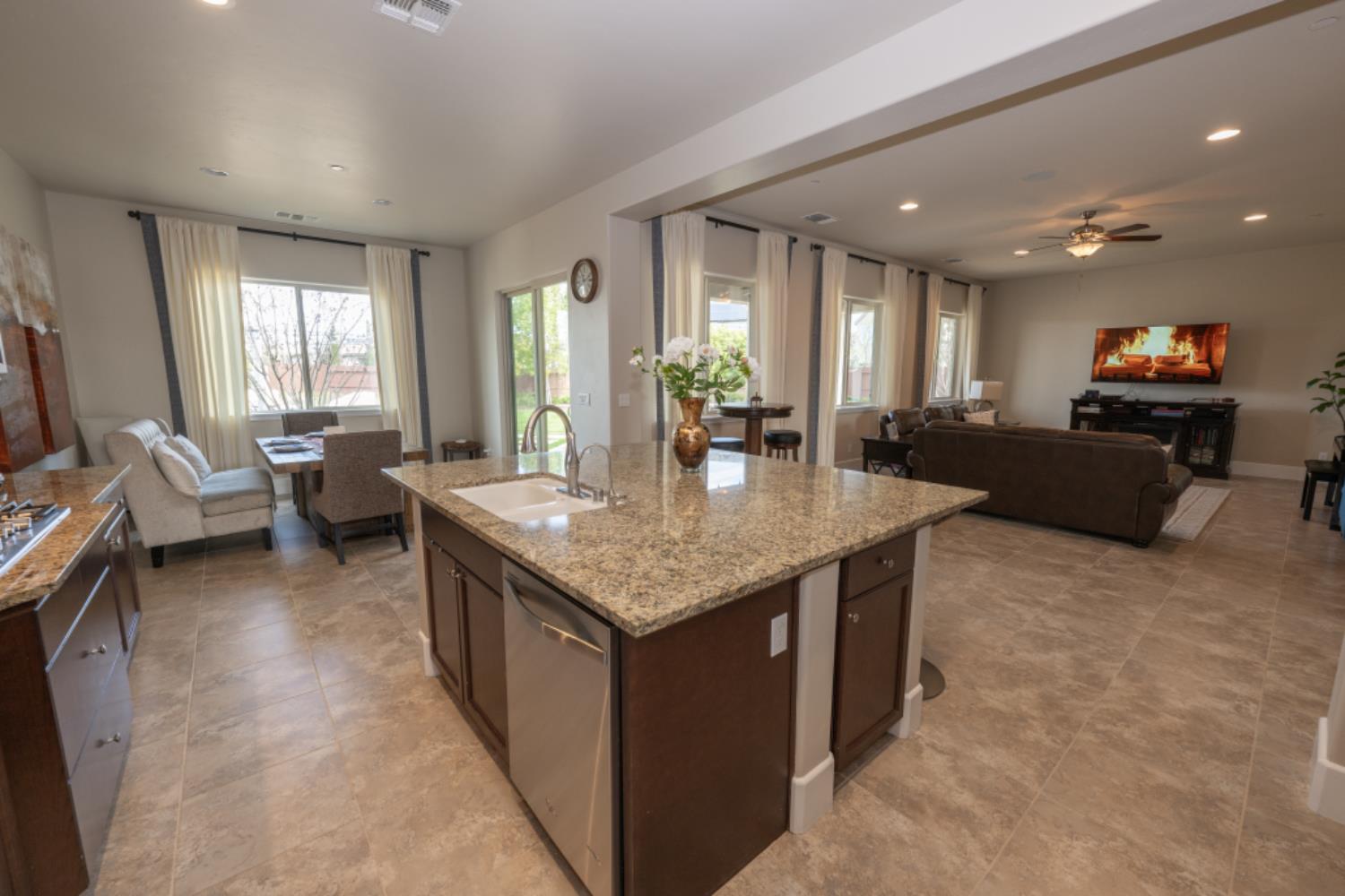 3205 Lexington Avenue