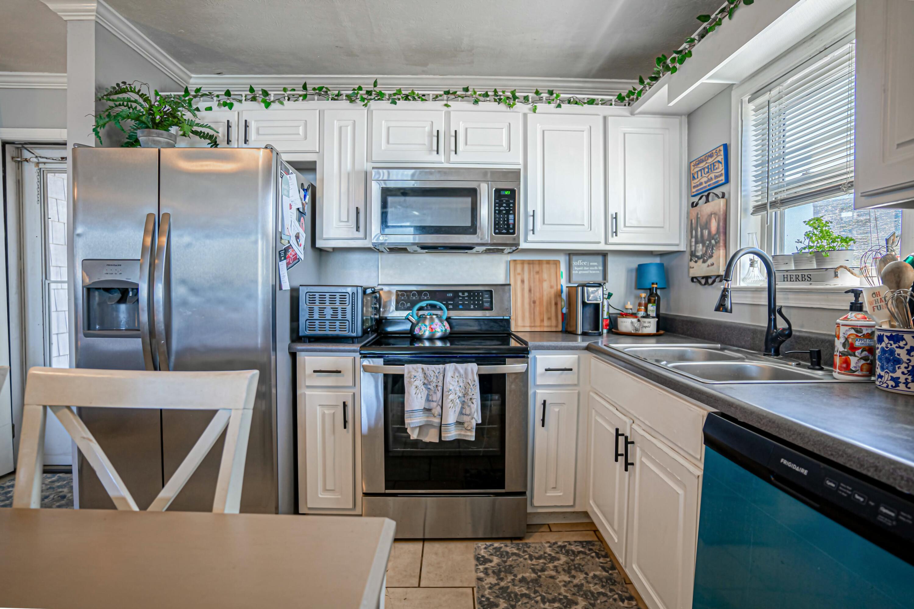 1330 Miracle Strip Parkway, 201