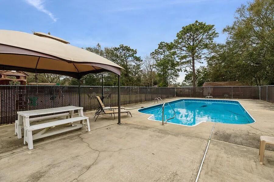 3180 Palmetta Avenue