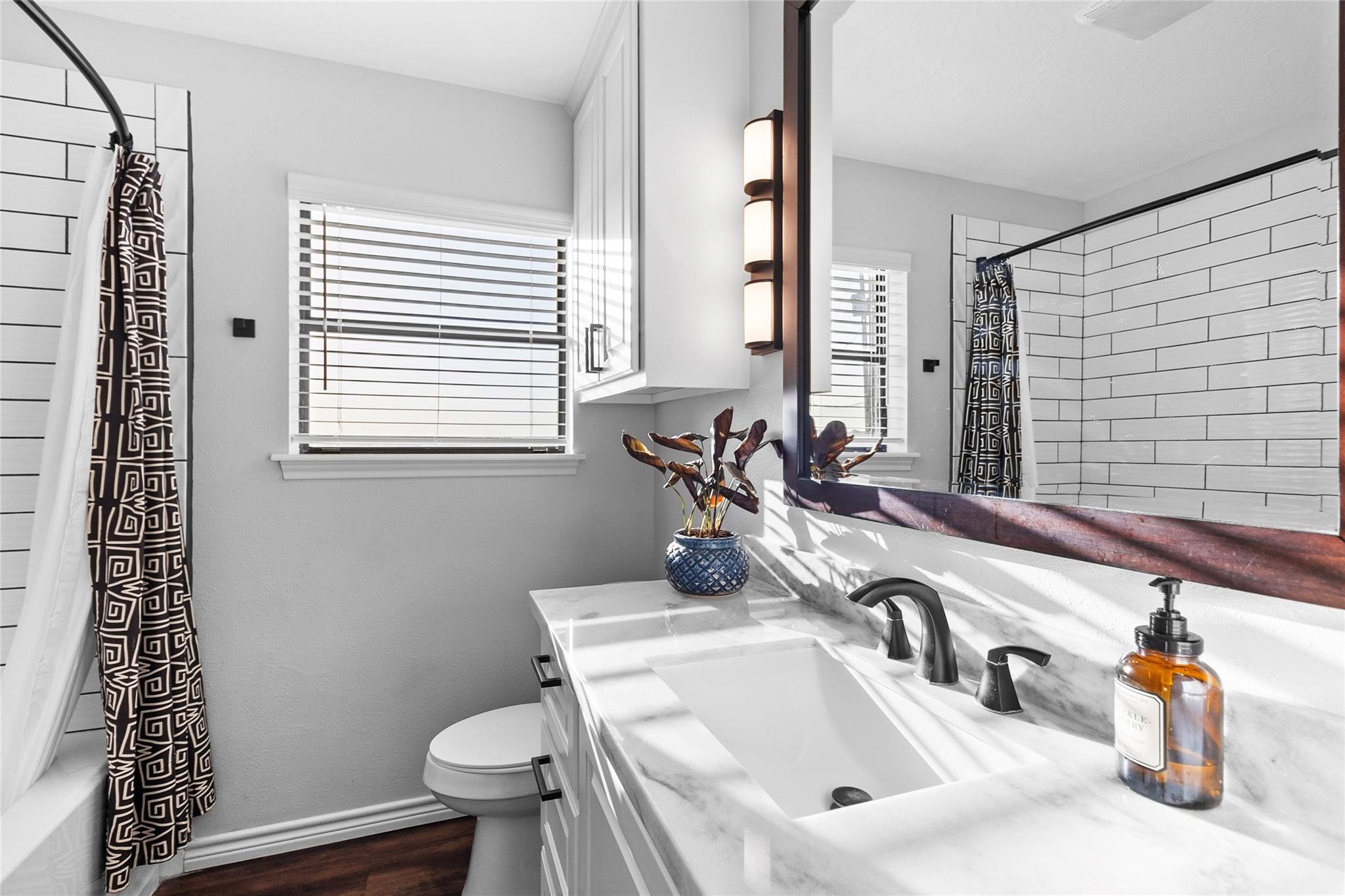 2980 Bluebonnet Boulevard