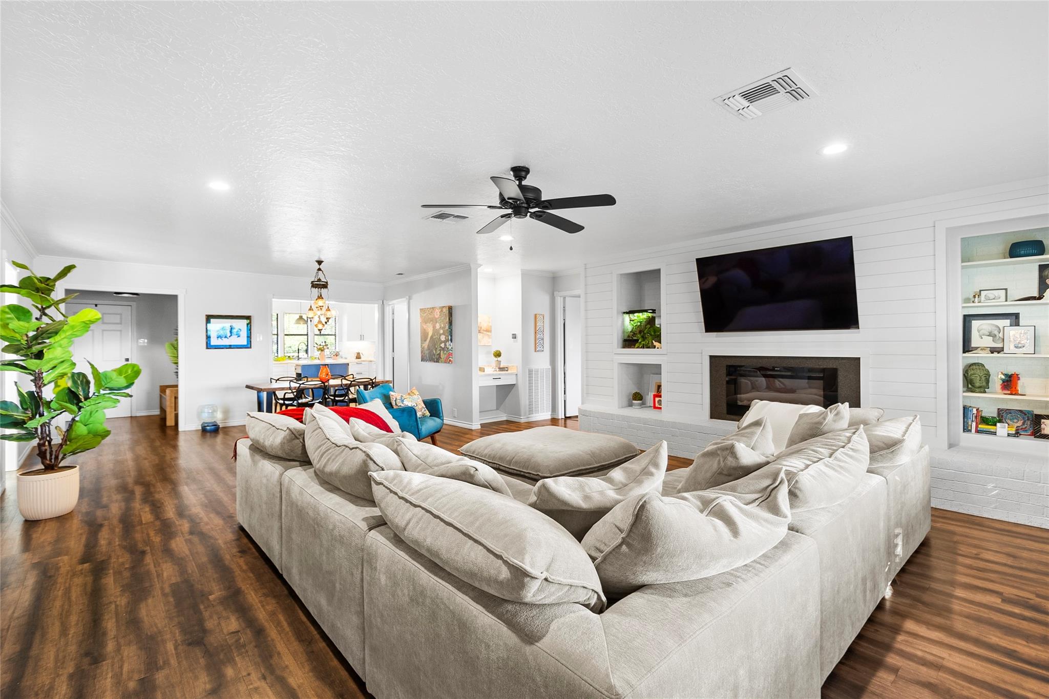 2980 Bluebonnet Boulevard