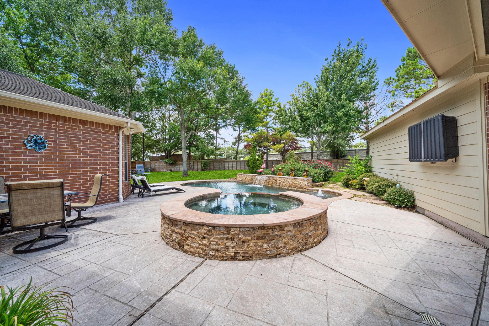 1014 Woodcreek Cove Lane
