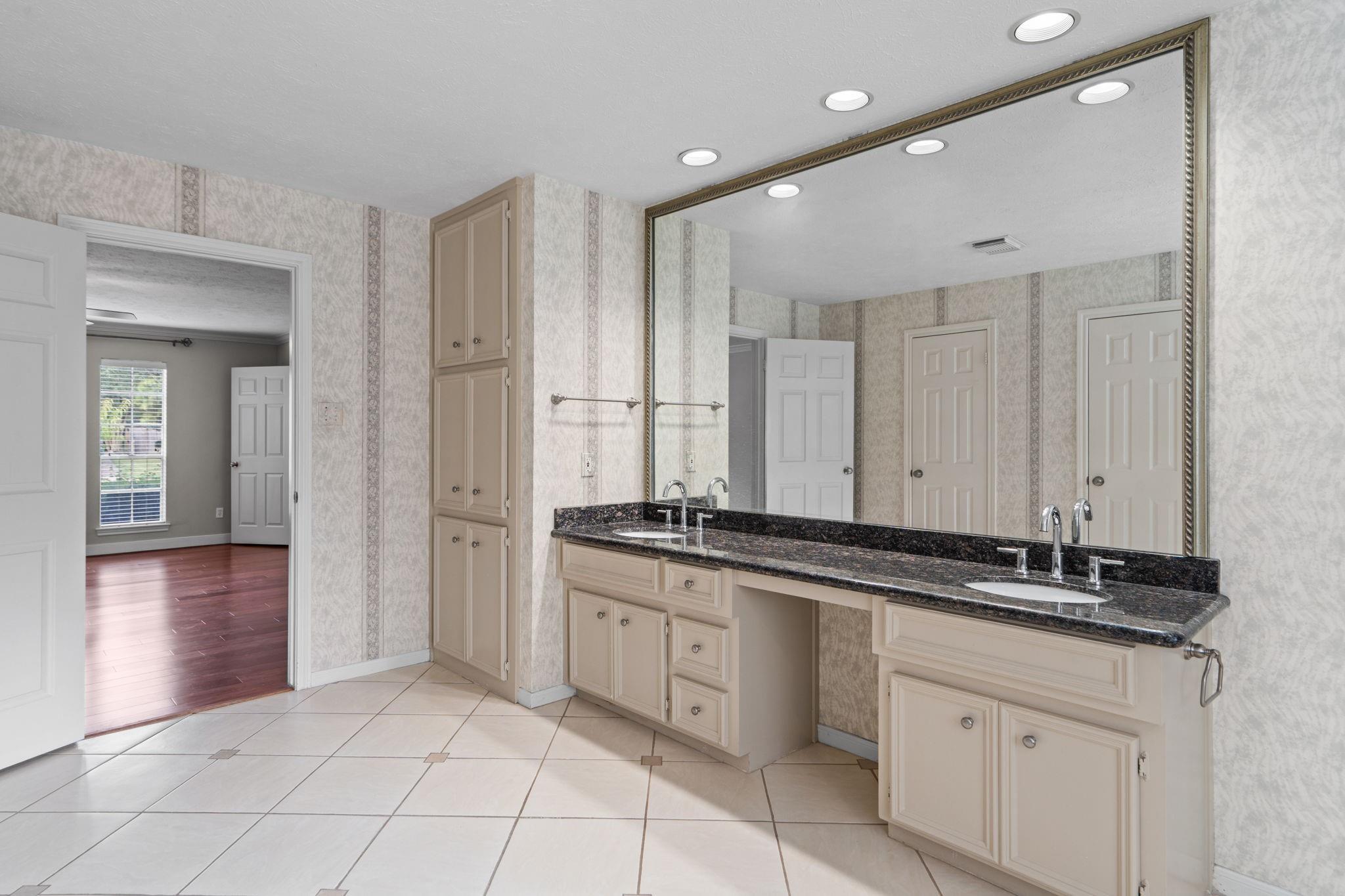 7414 Starbridge Drive