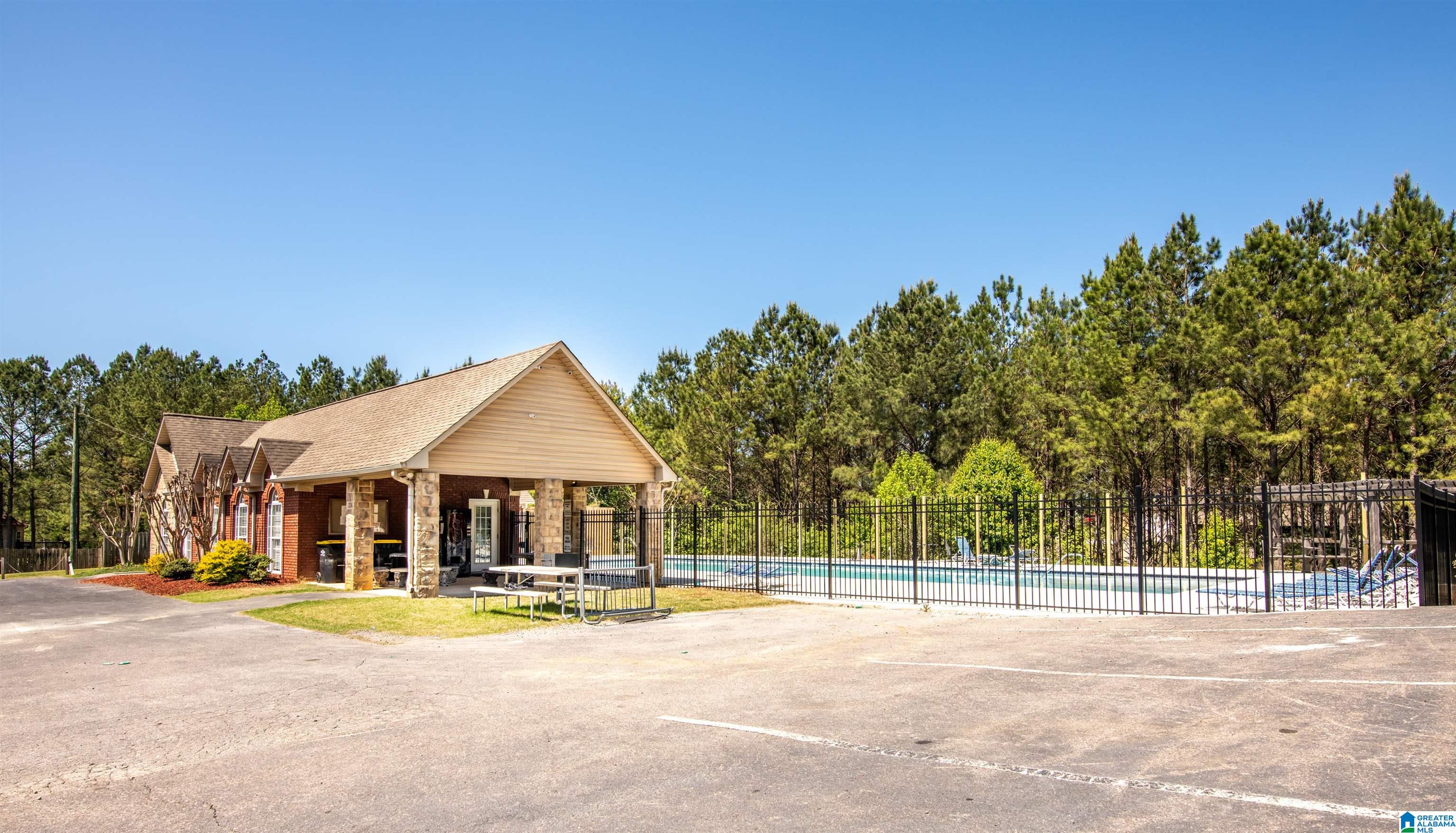 820 BROOKHAVEN DRIVE