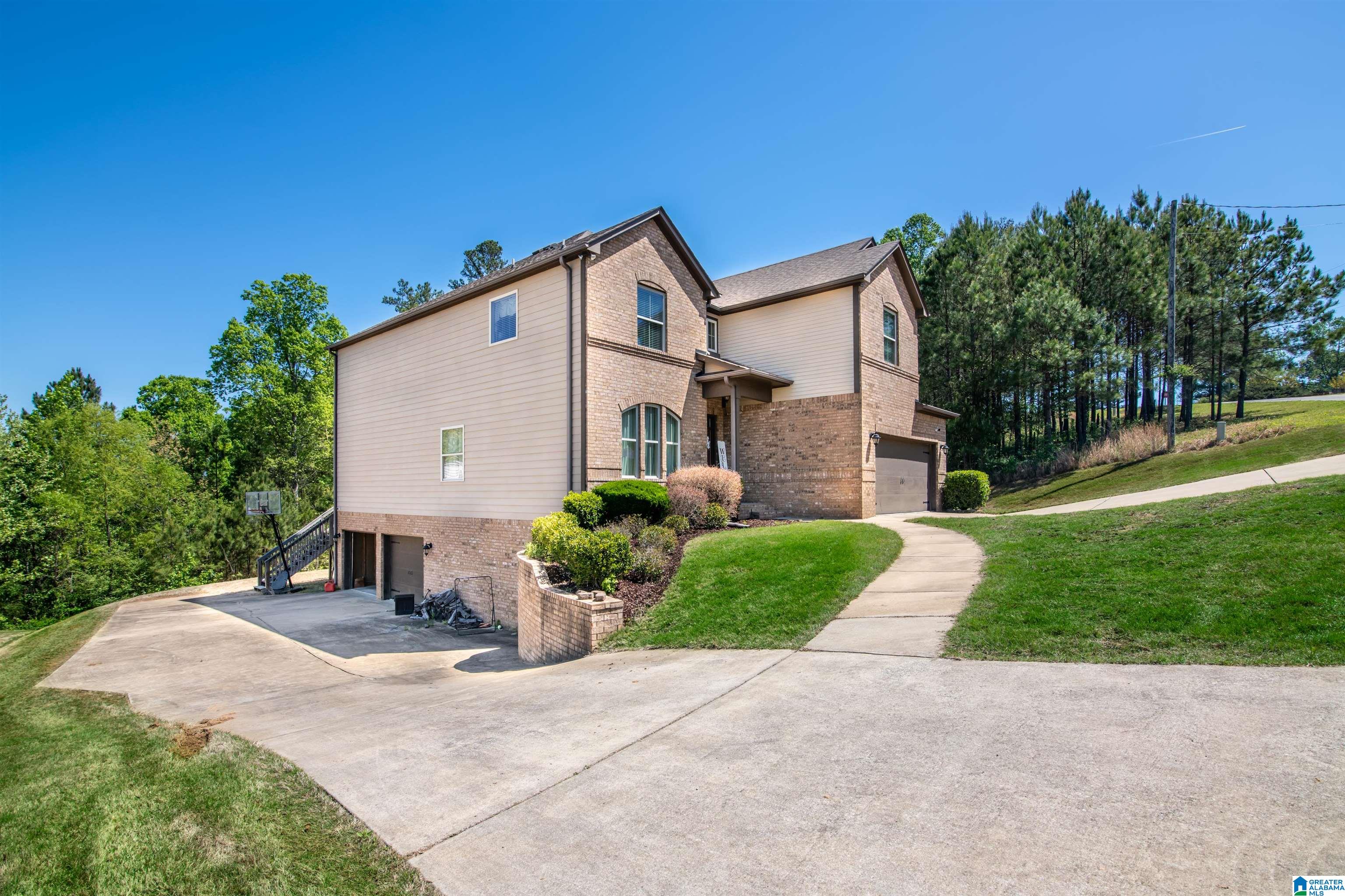 820 BROOKHAVEN DRIVE