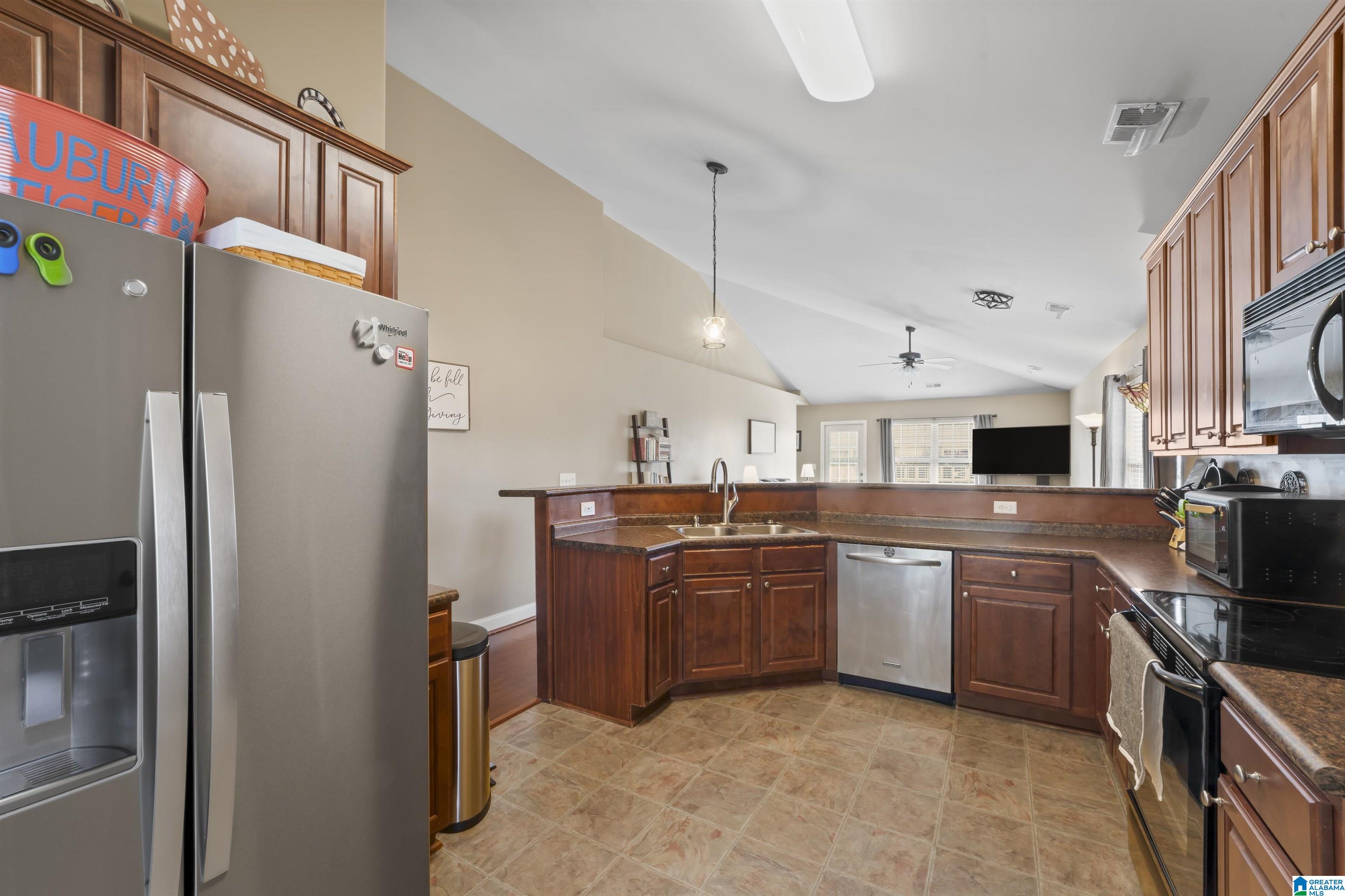 1040 LEXINGTON DRIVE