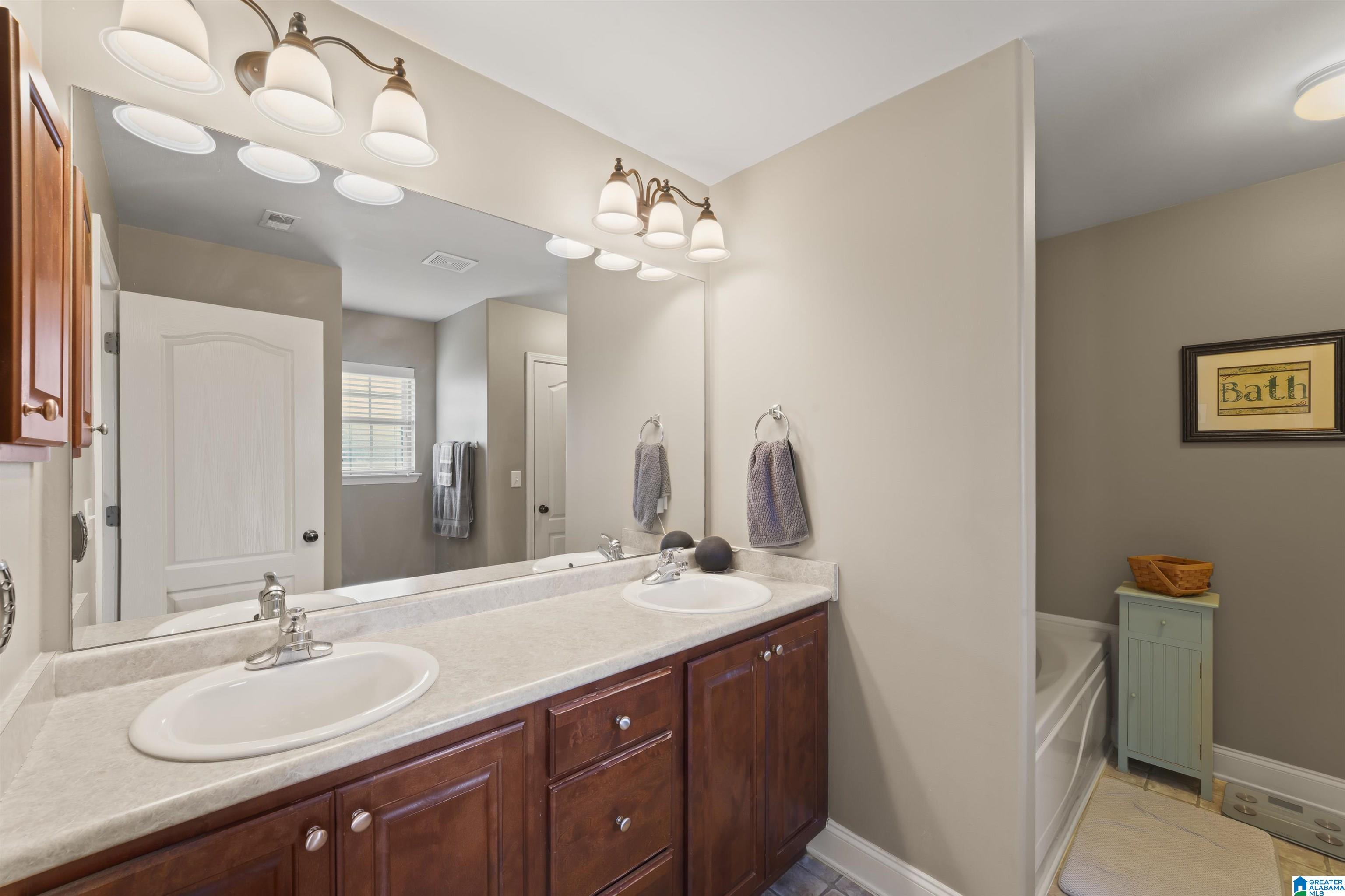 1040 LEXINGTON DRIVE