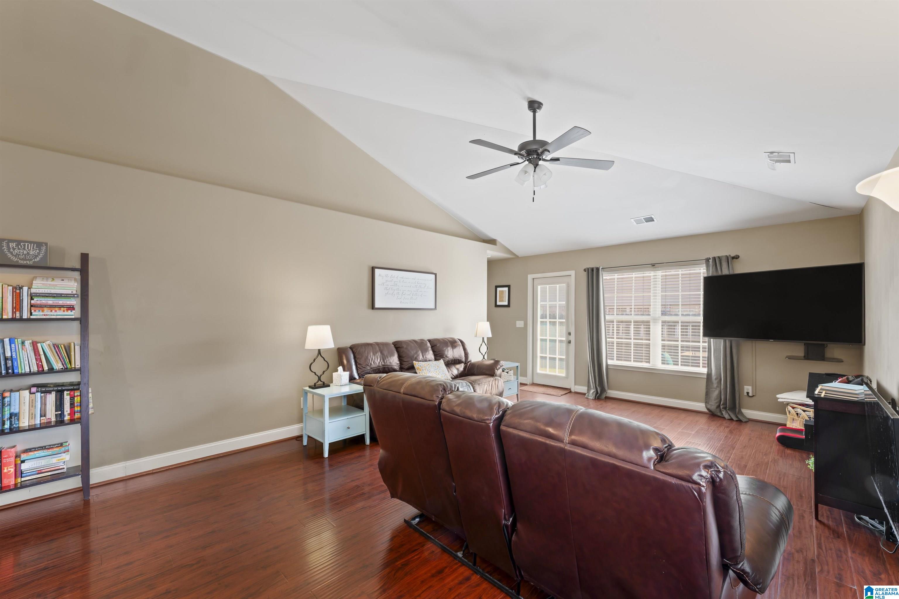 1040 LEXINGTON DRIVE