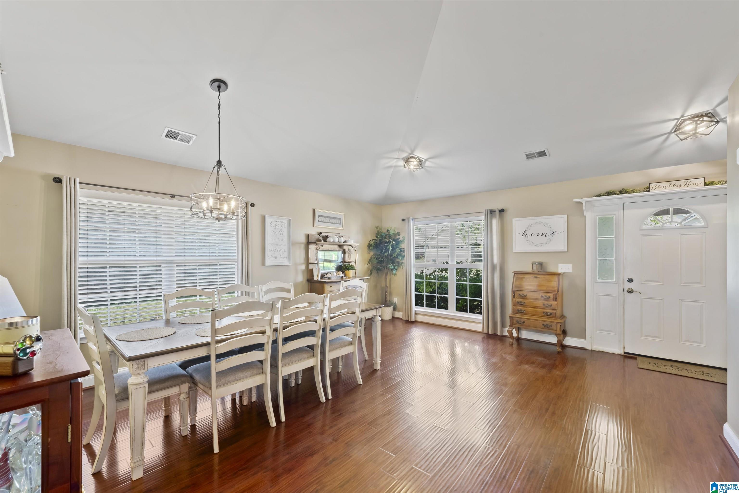 1040 LEXINGTON DRIVE