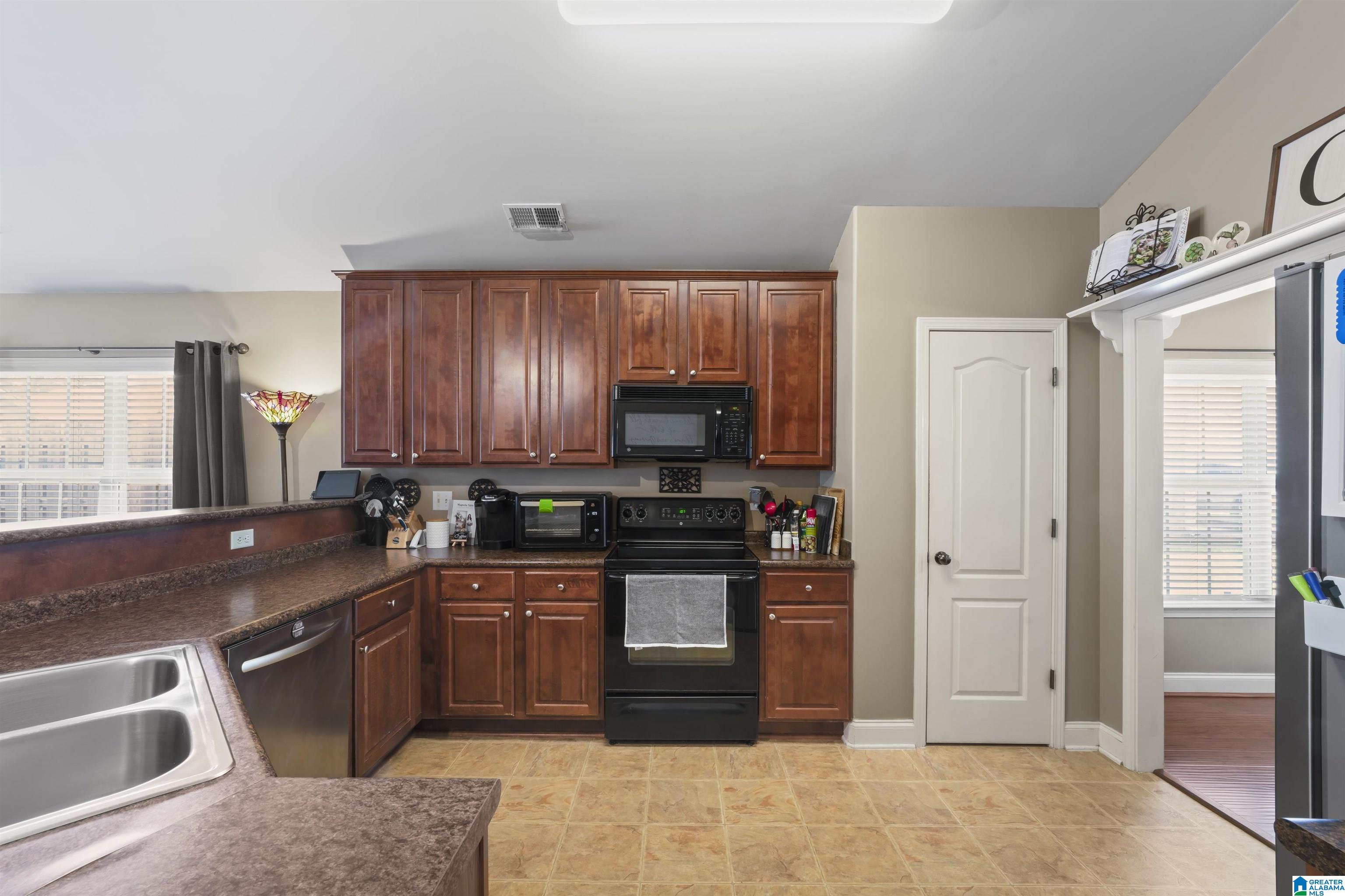 1040 LEXINGTON DRIVE