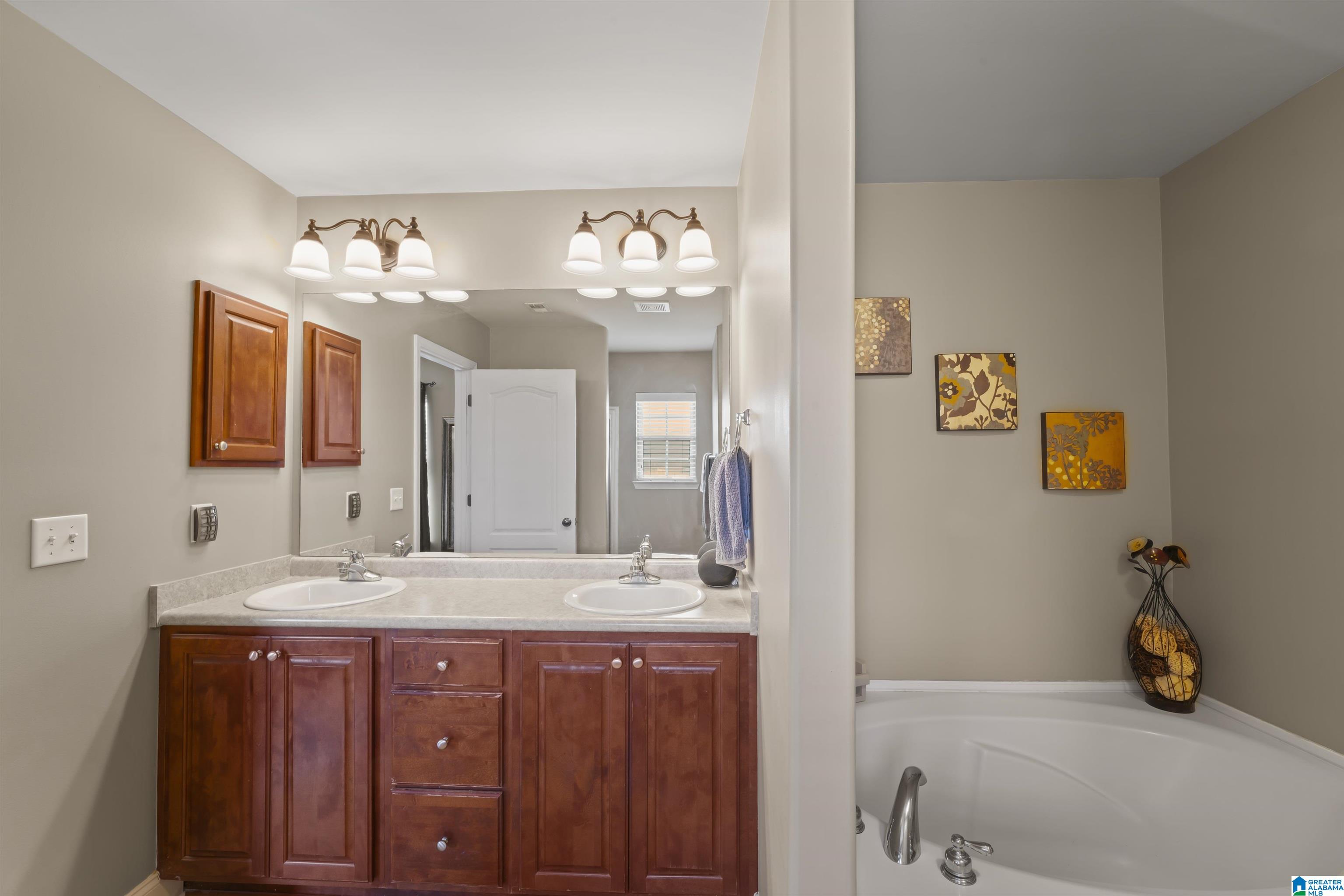 1040 LEXINGTON DRIVE