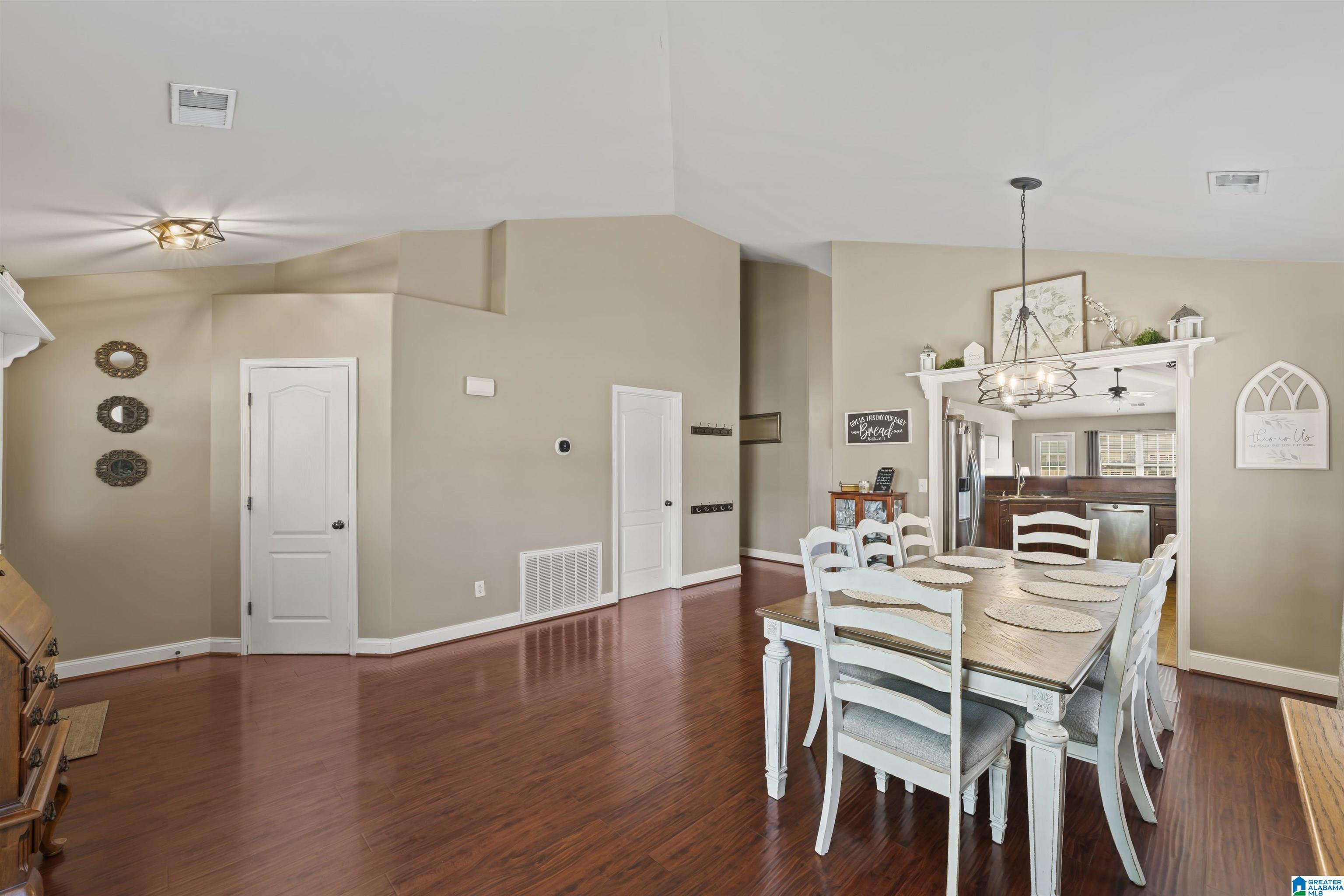 1040 LEXINGTON DRIVE