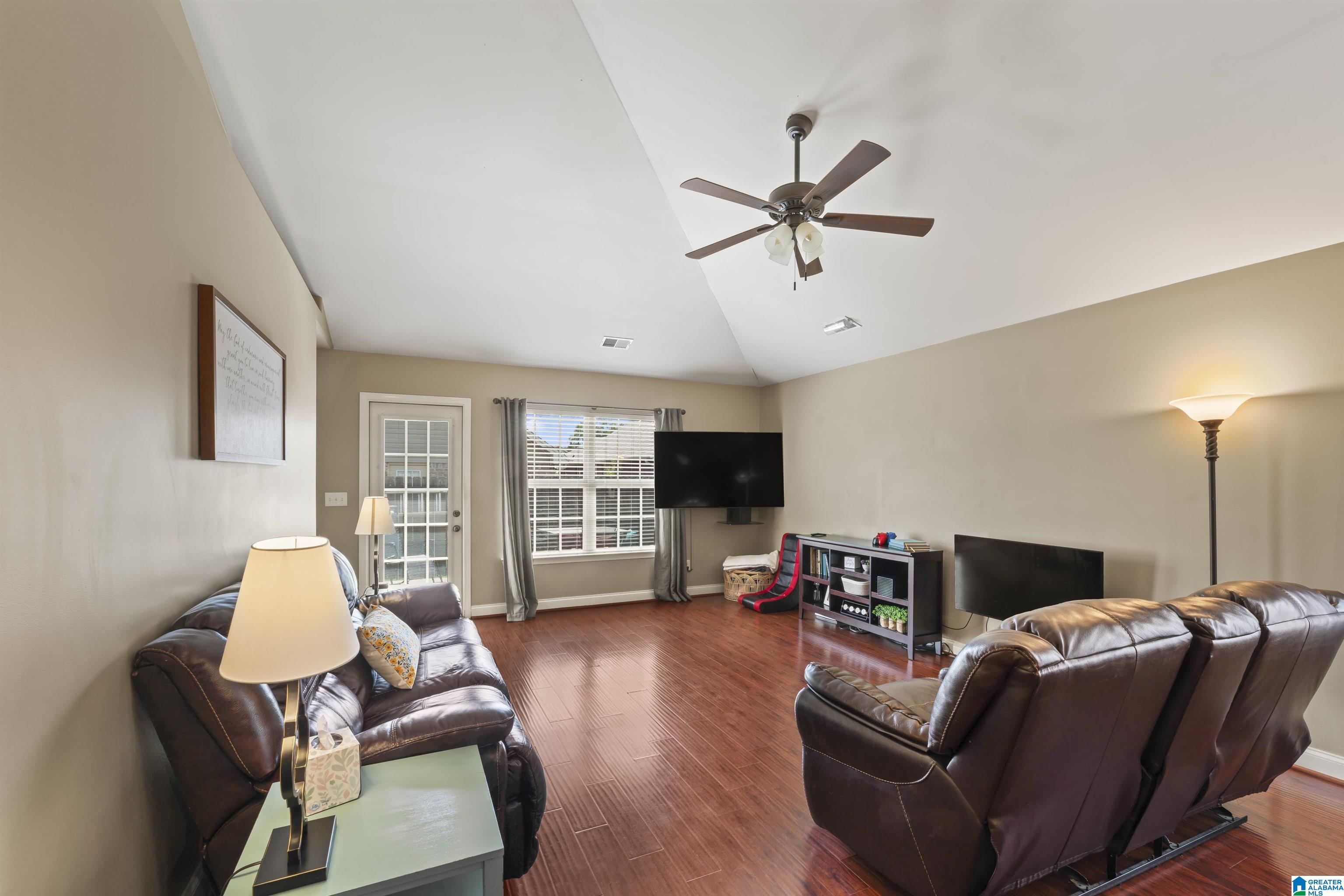 1040 LEXINGTON DRIVE