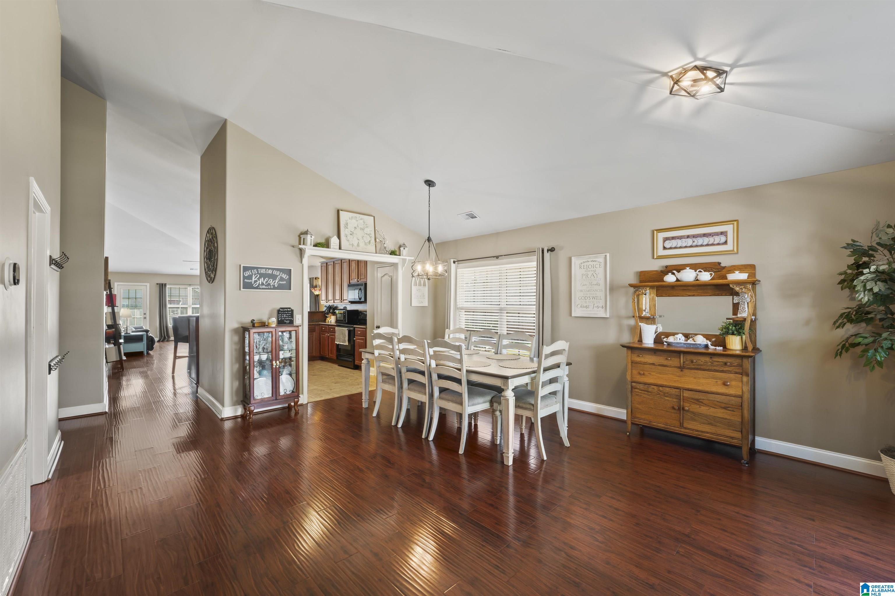 1040 LEXINGTON DRIVE
