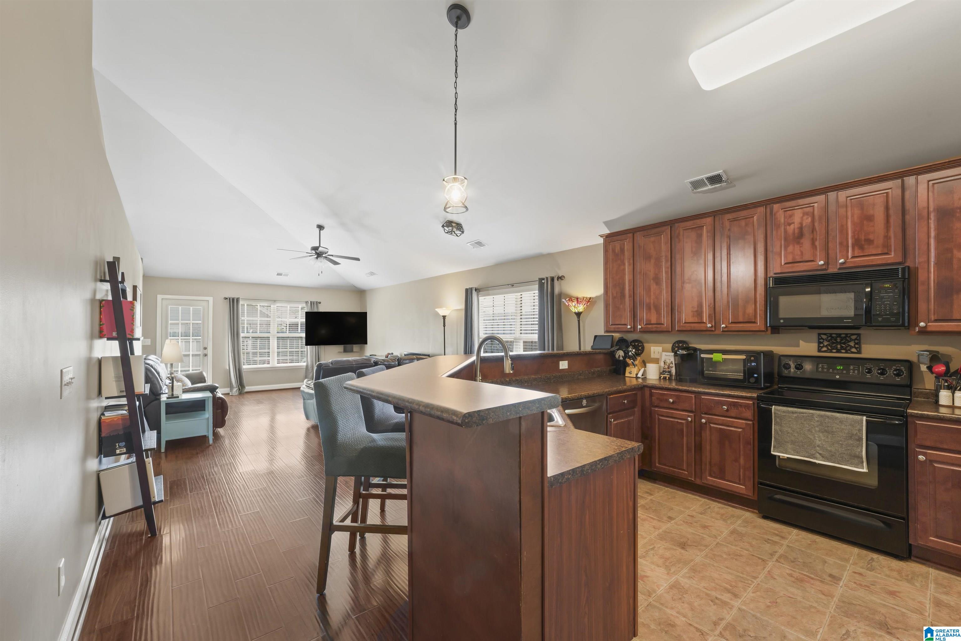 1040 LEXINGTON DRIVE