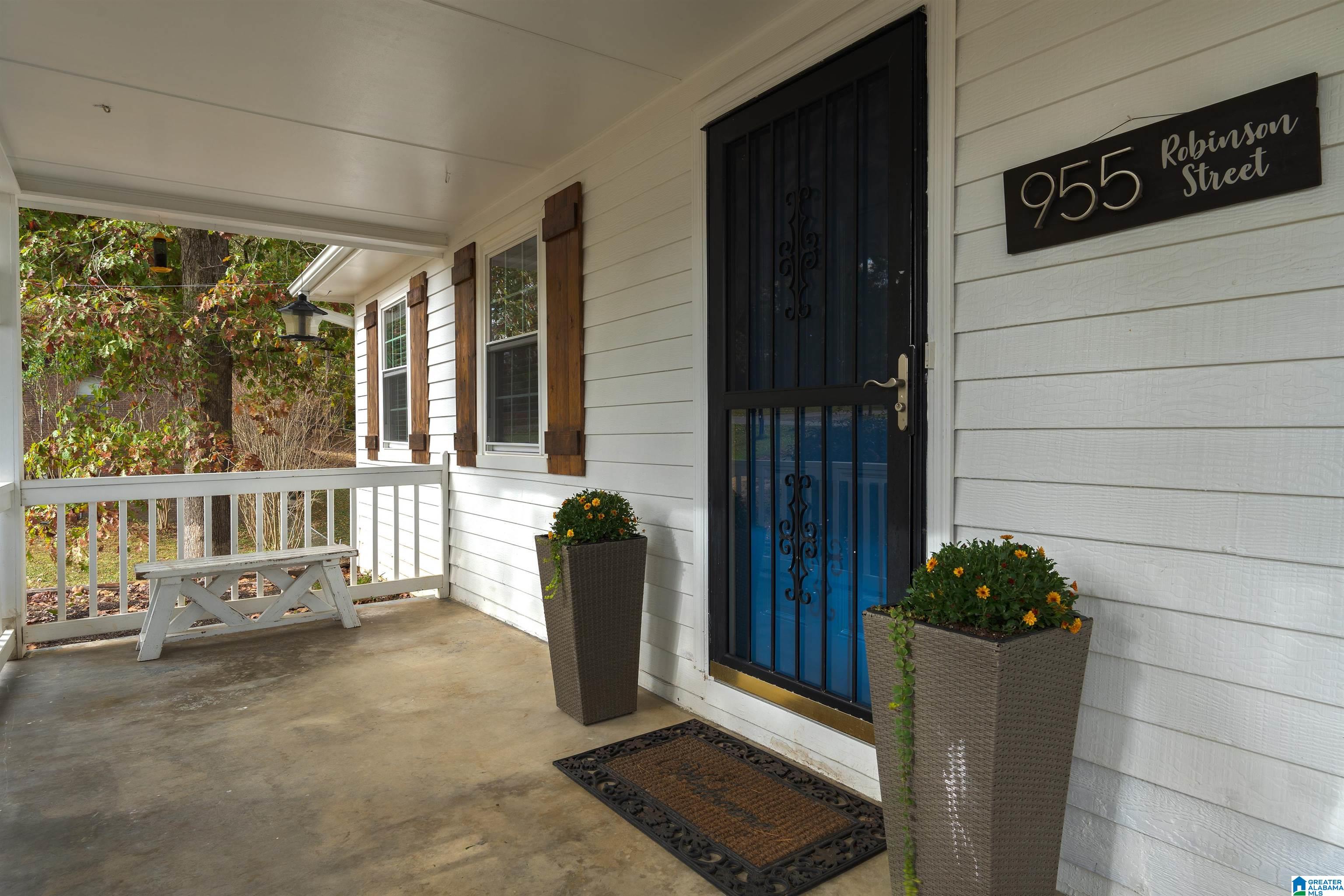 955 ROBINSON STREET