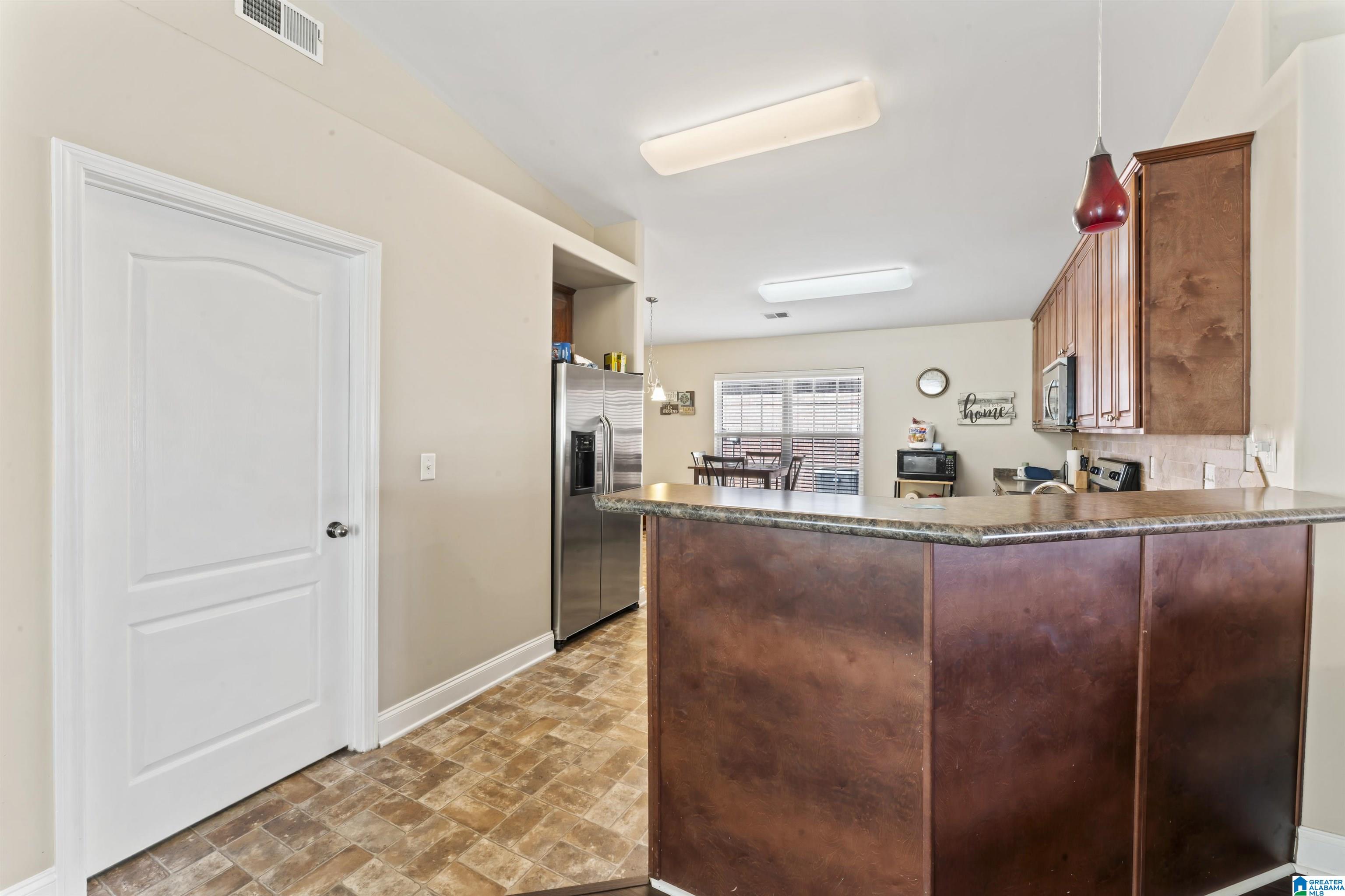 1049 LEXINGTON DRIVE