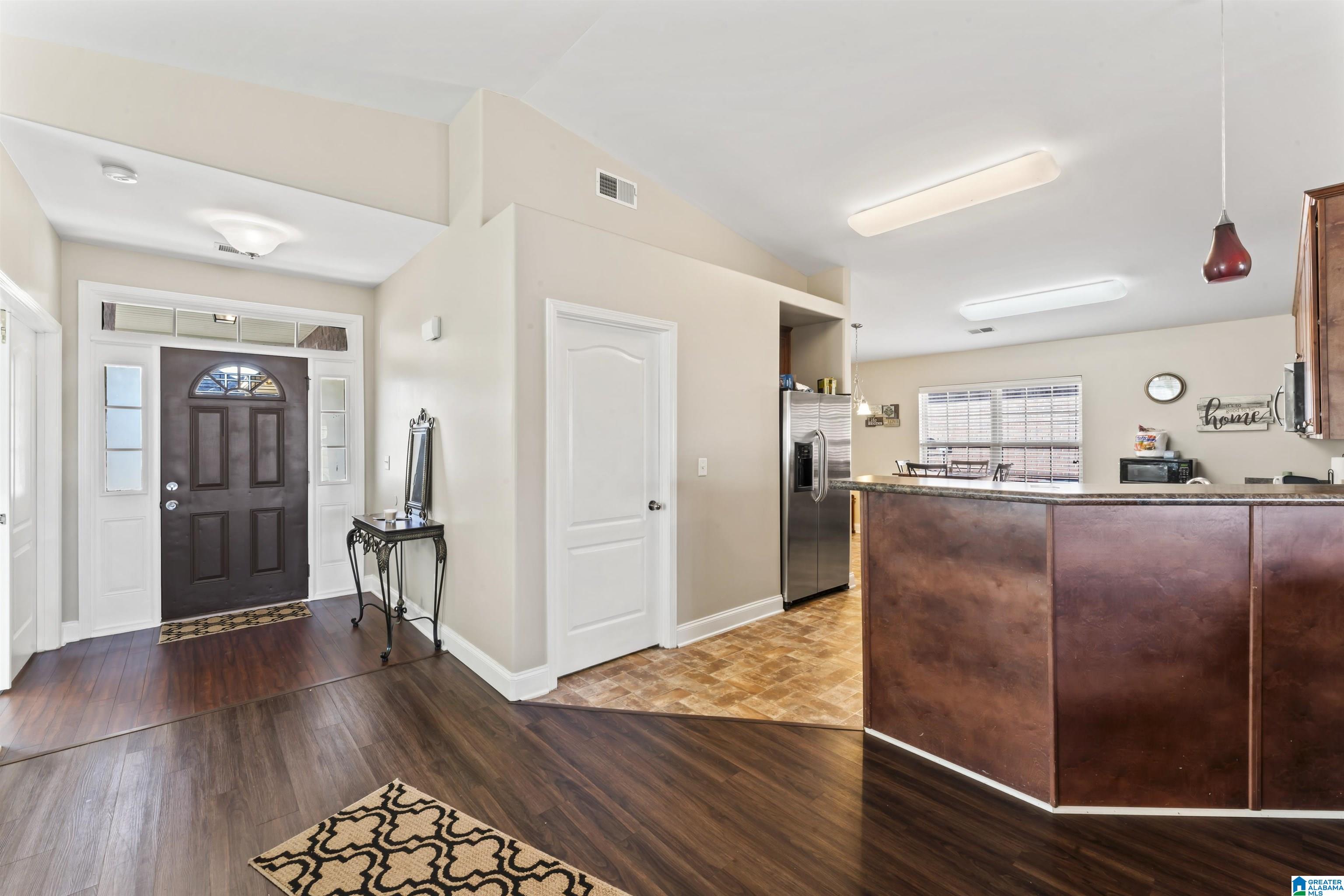 1049 LEXINGTON DRIVE