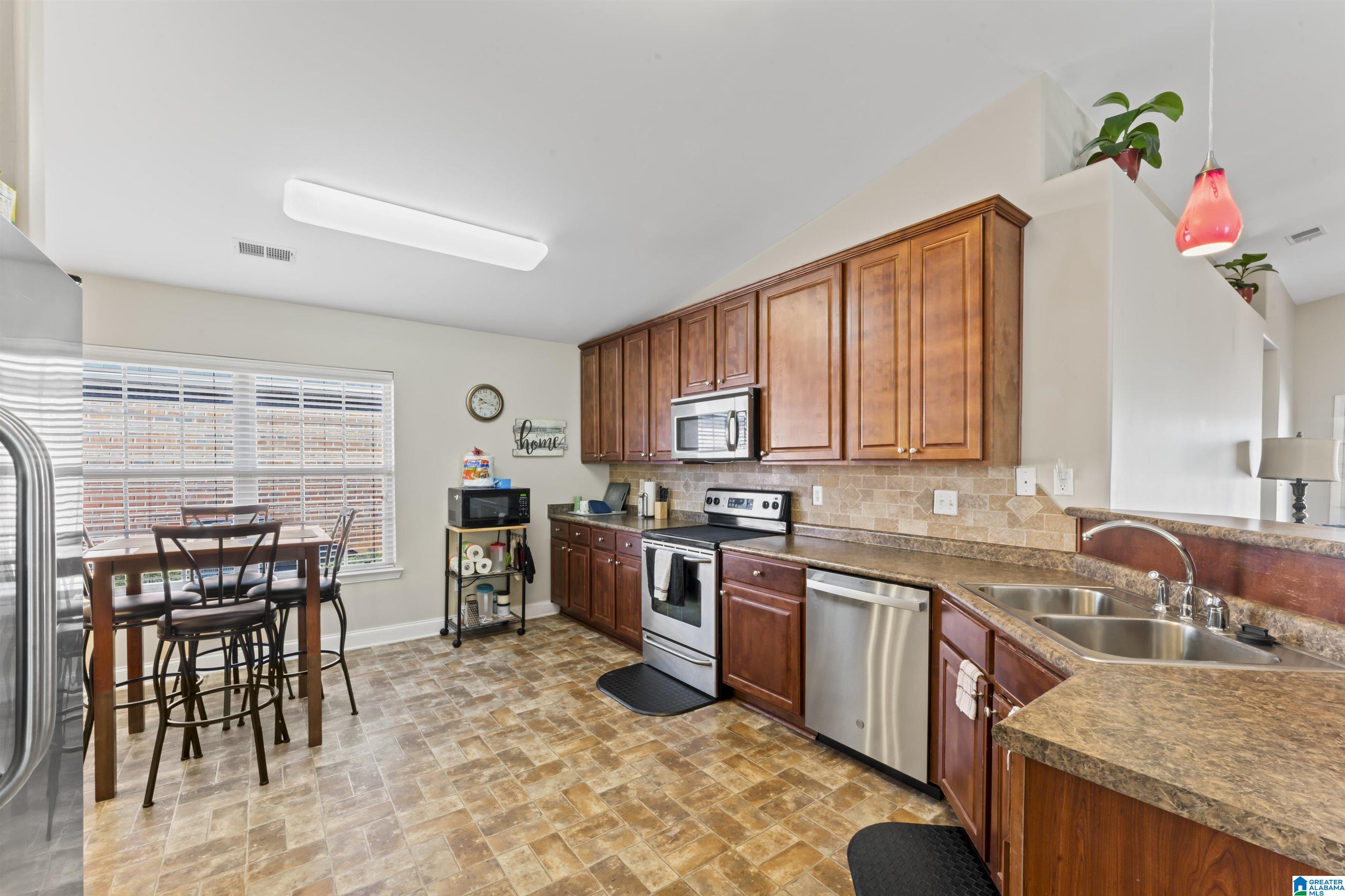 1049 LEXINGTON DRIVE