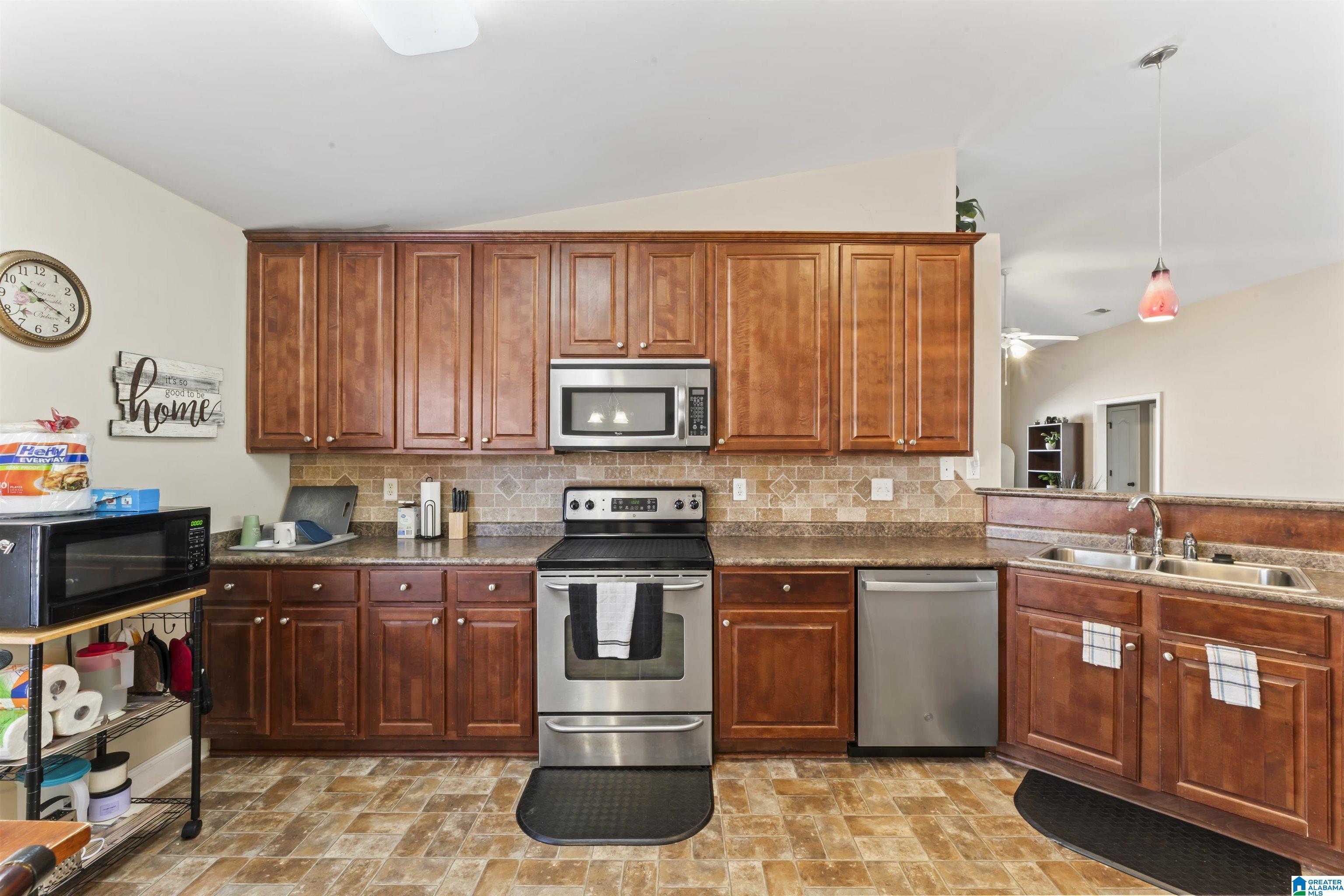 1049 LEXINGTON DRIVE