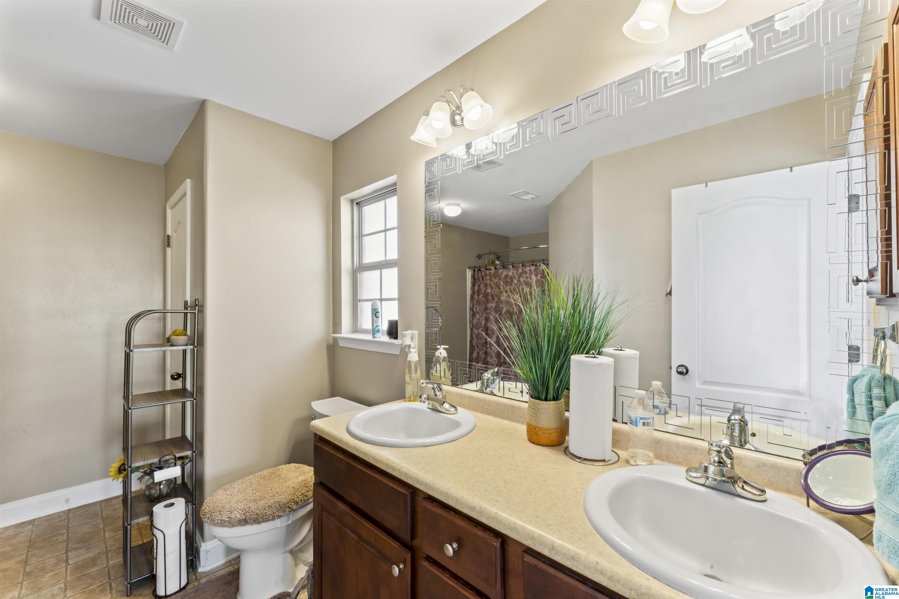 1049 LEXINGTON DRIVE