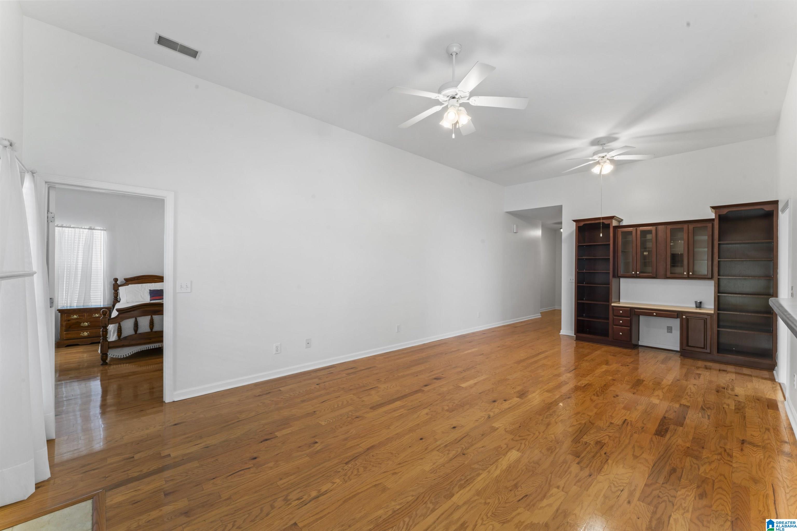 1070 WINDSOR PARKWAY