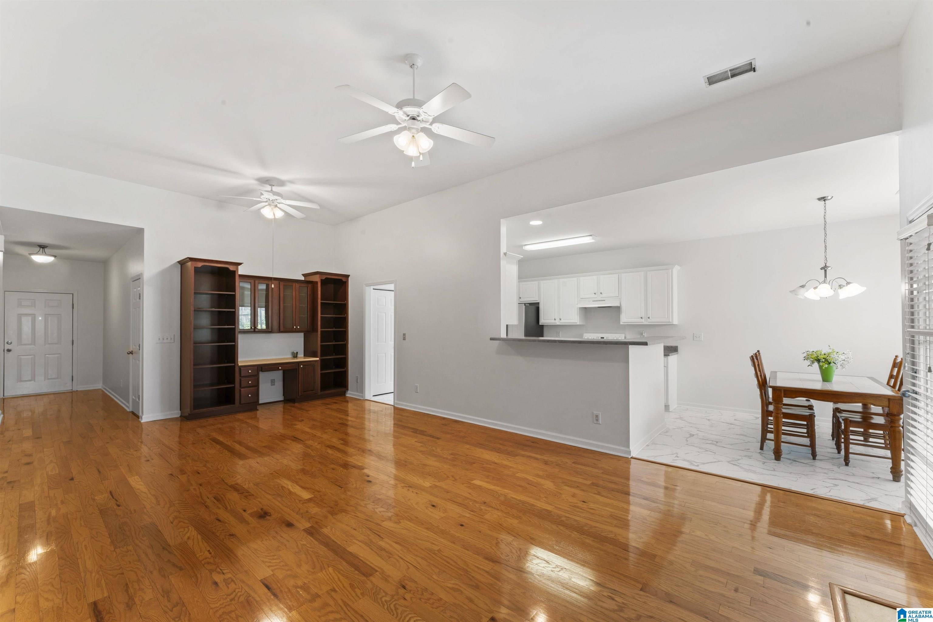 1070 WINDSOR PARKWAY