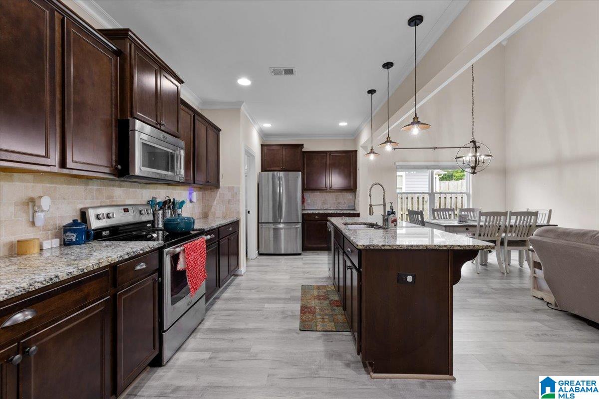 7007 LAVENDER COURT