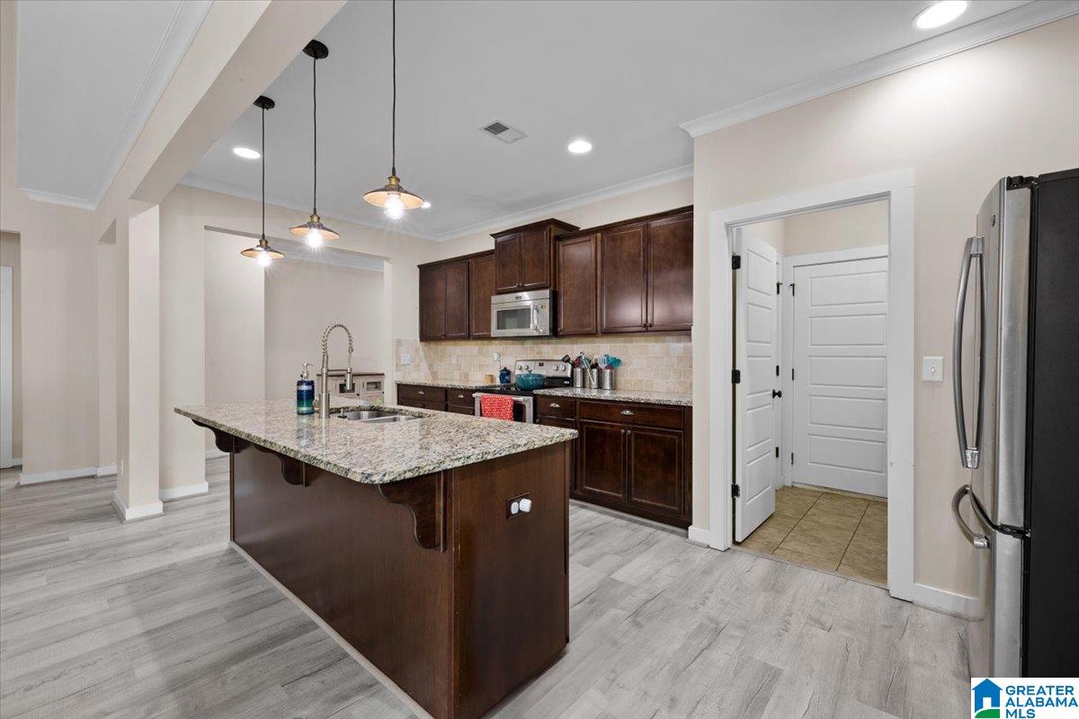 7007 LAVENDER COURT