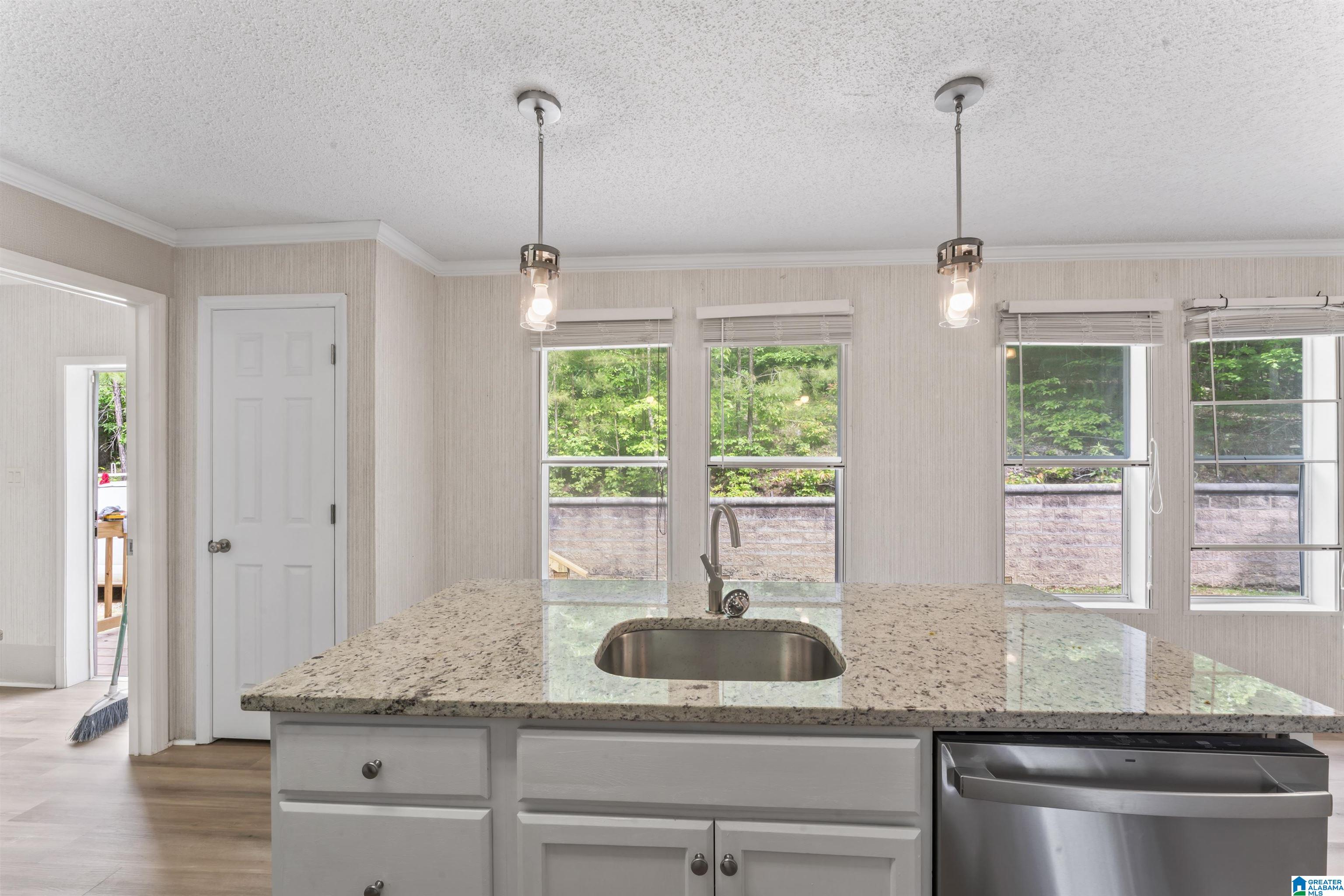 472 MOUNTAIN TERRACE