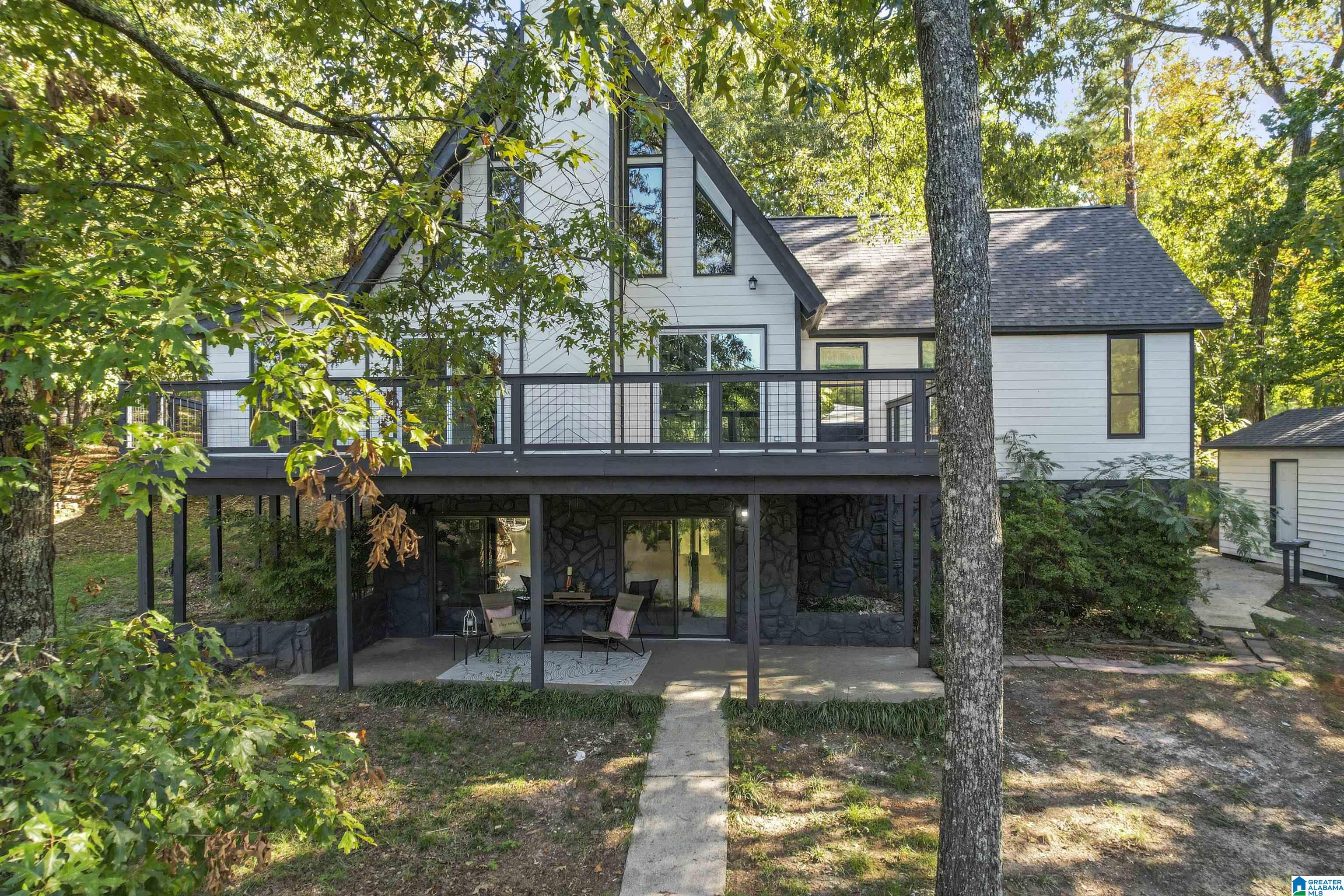 560 WATER OAK LANE