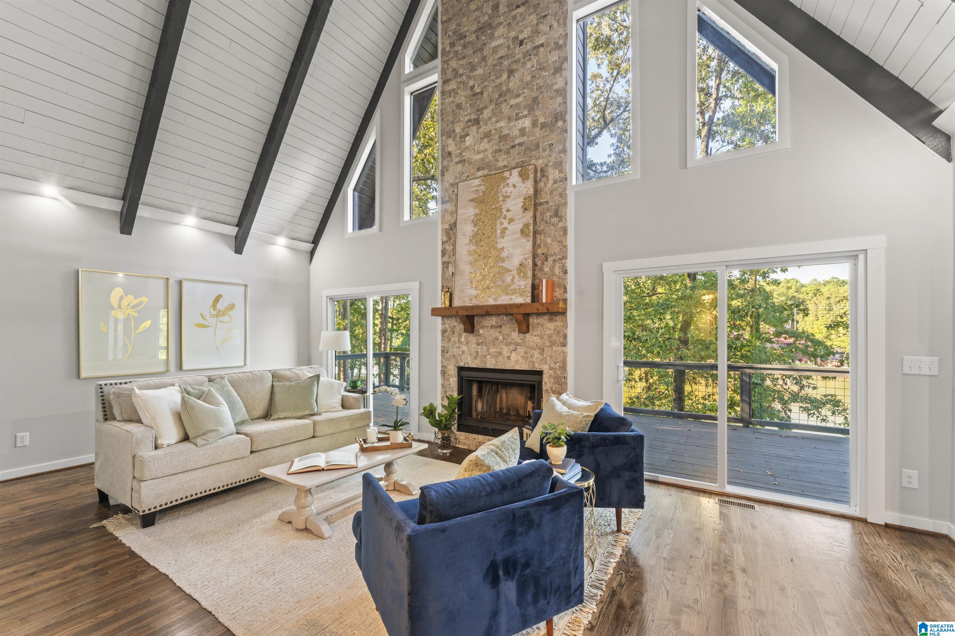 560 WATER OAK LANE
