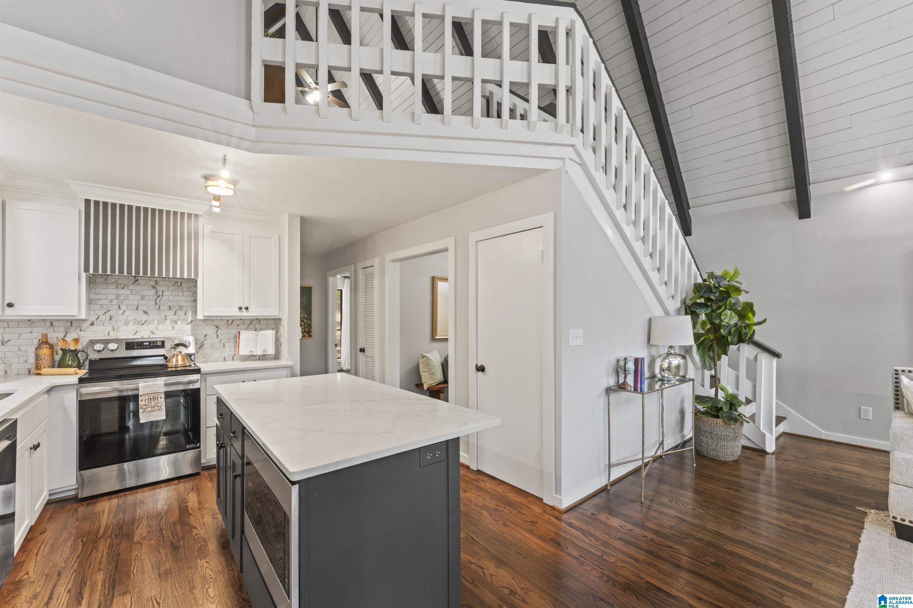 560 WATER OAK LANE