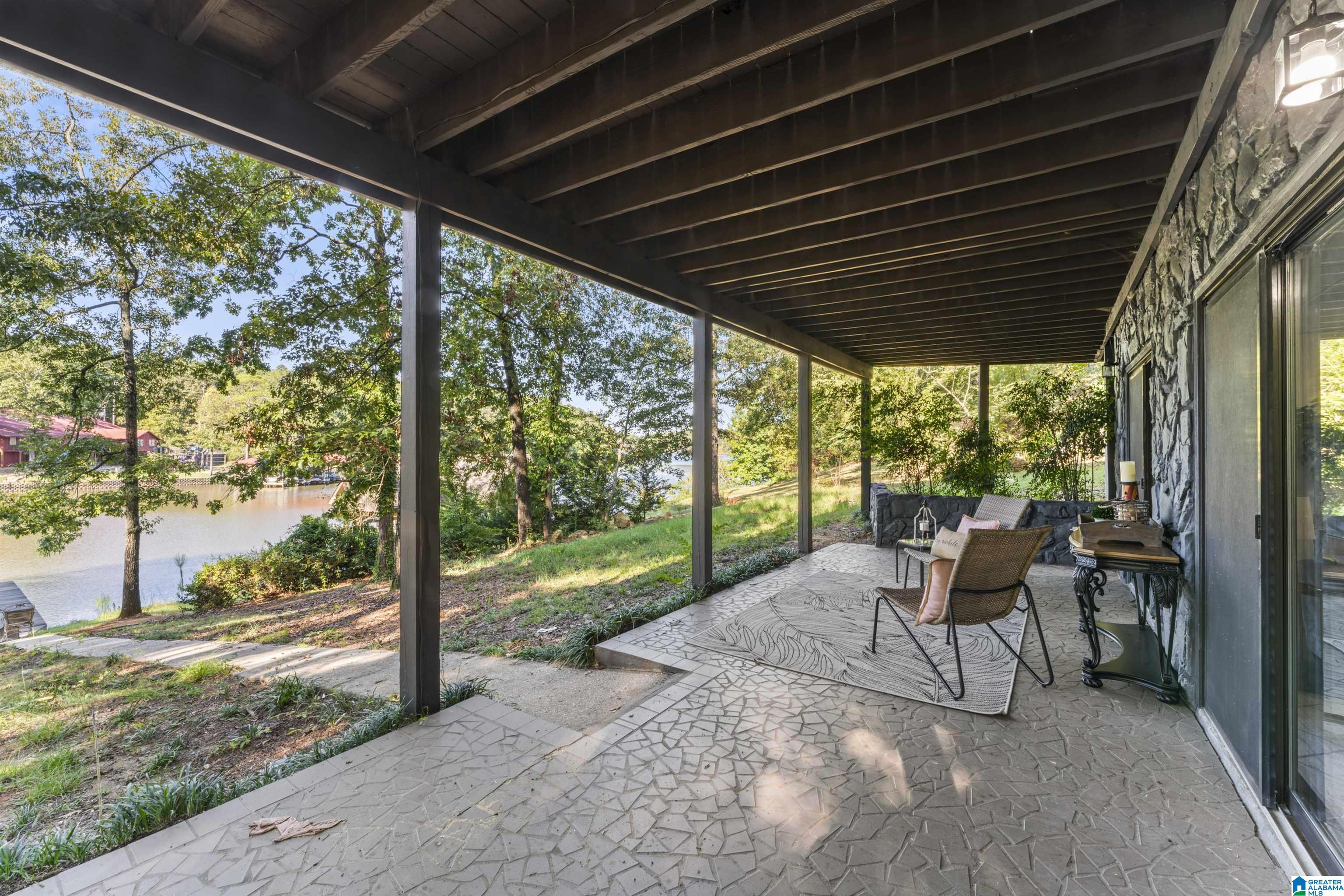 560 WATER OAK LANE