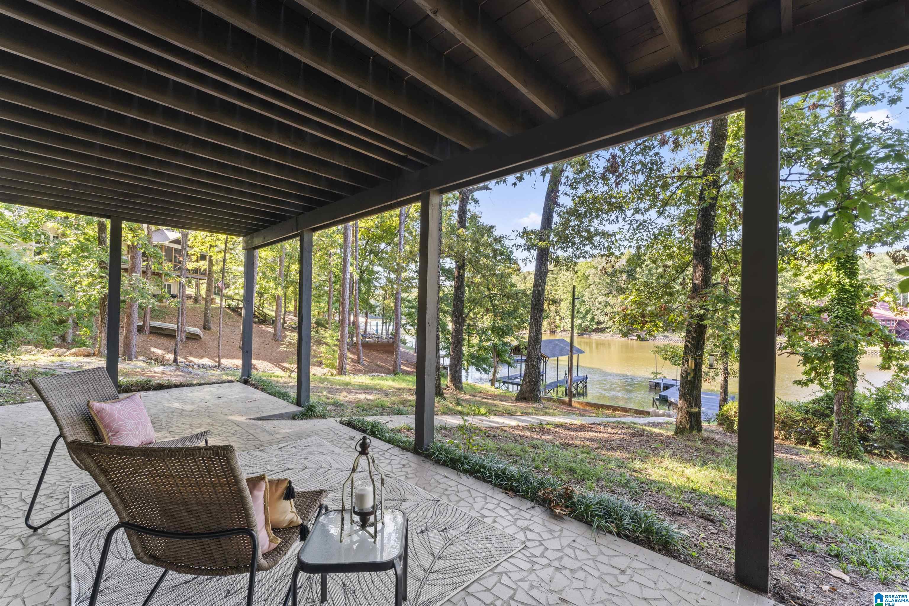 560 WATER OAK LANE