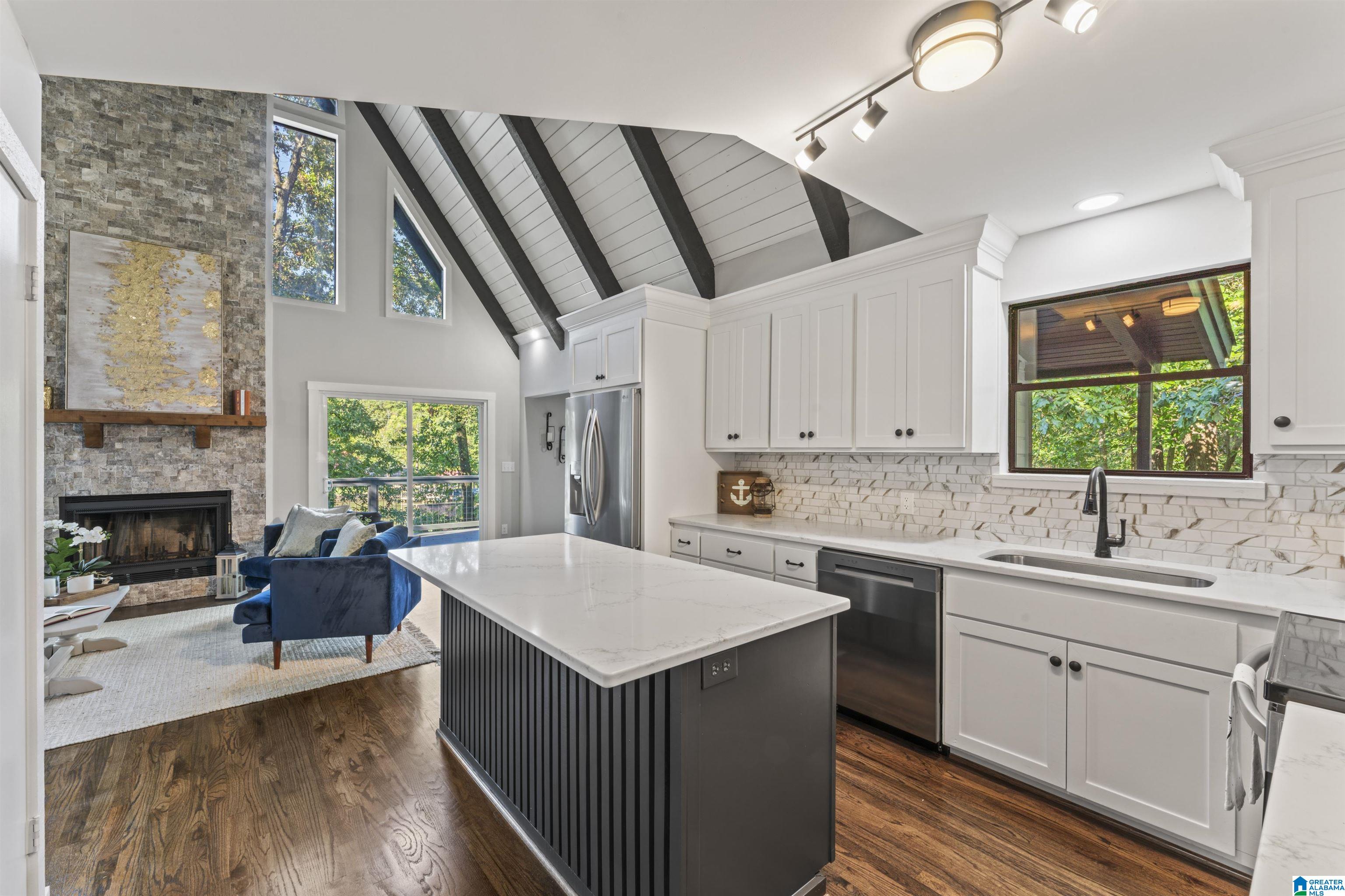 560 WATER OAK LANE