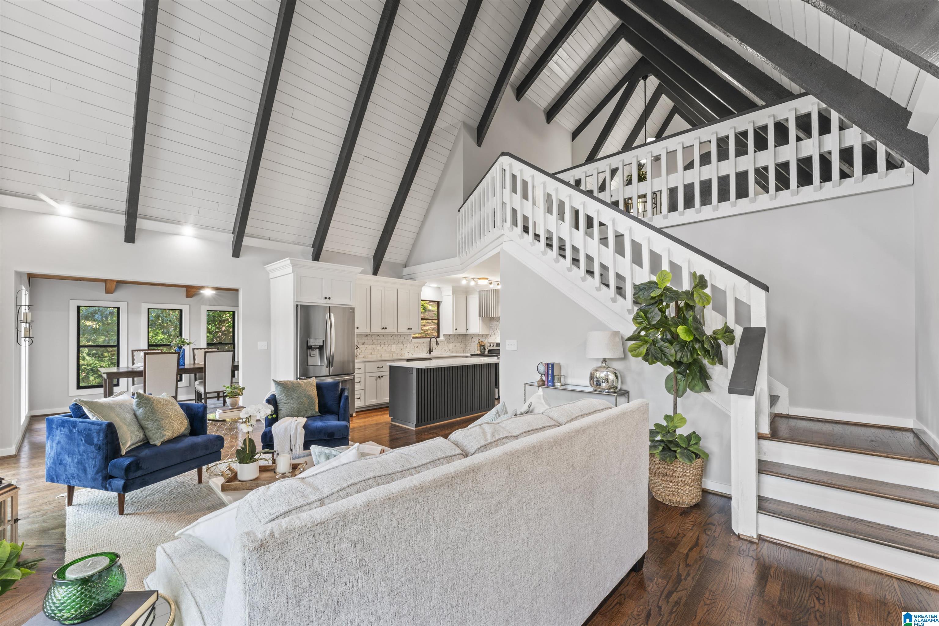 560 WATER OAK LANE