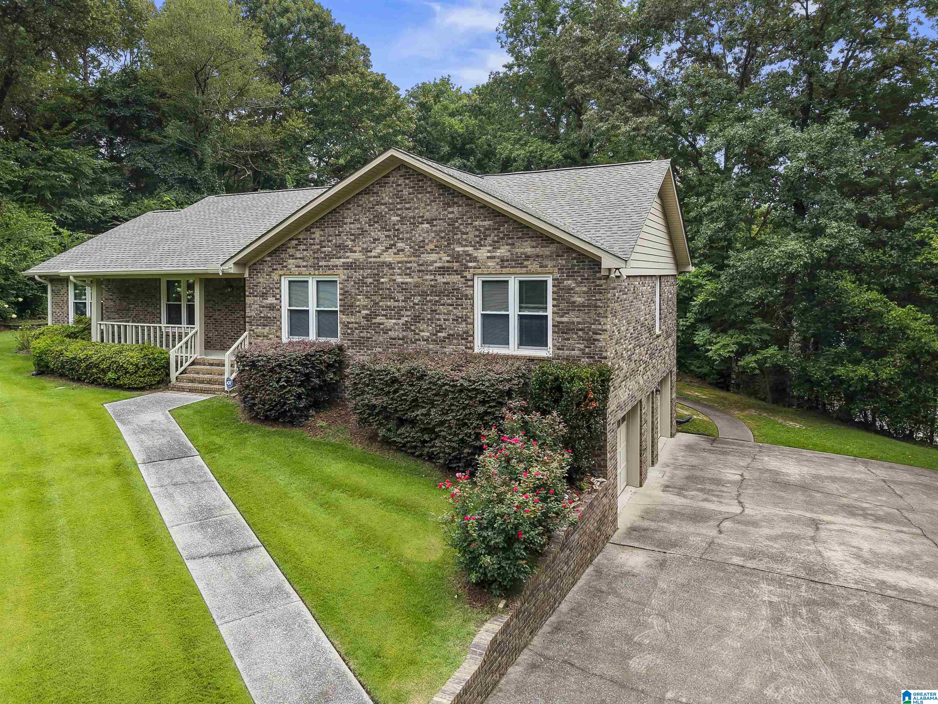 1044 MELISSA CIRCLE